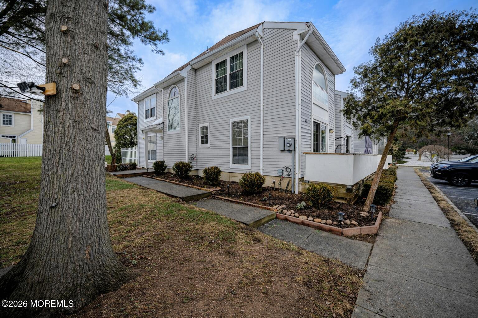 28a-Front Side View