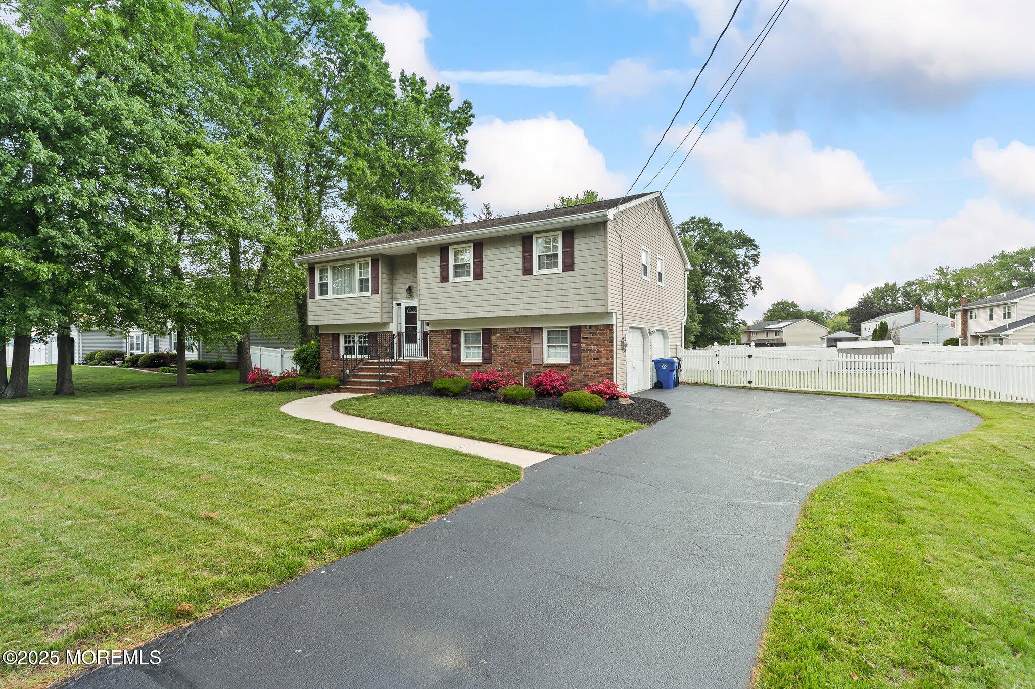 203 Tanglewood Court, Middletown, New Jersey image 3