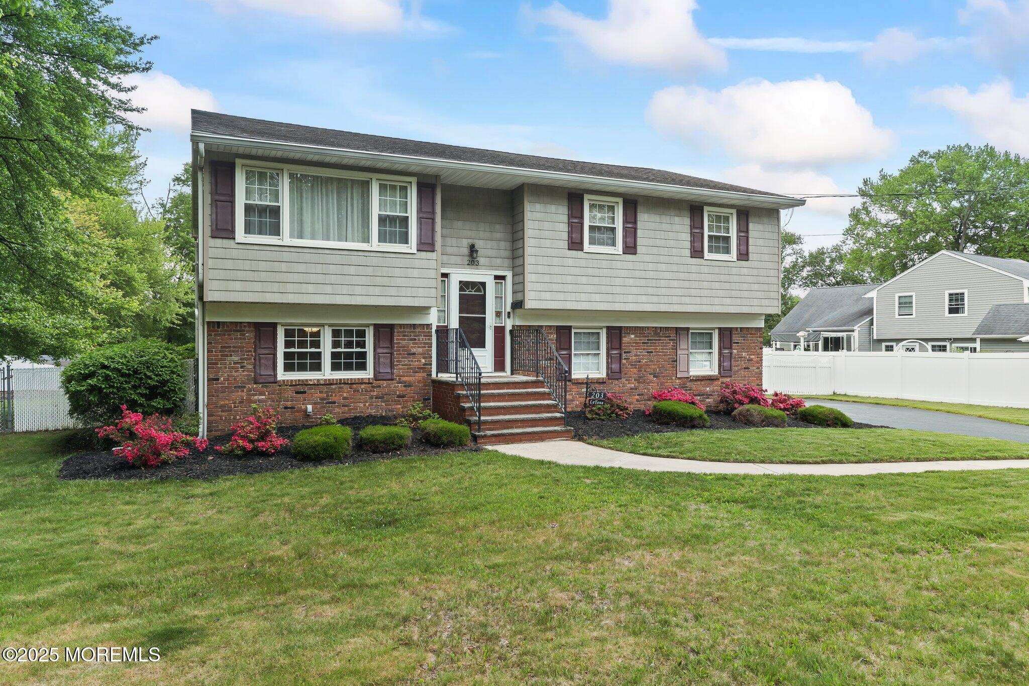 203 Tanglewood Court, Middletown, New Jersey image 2