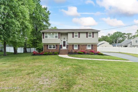 203 Tanglewood Court Middletown NJ 07748