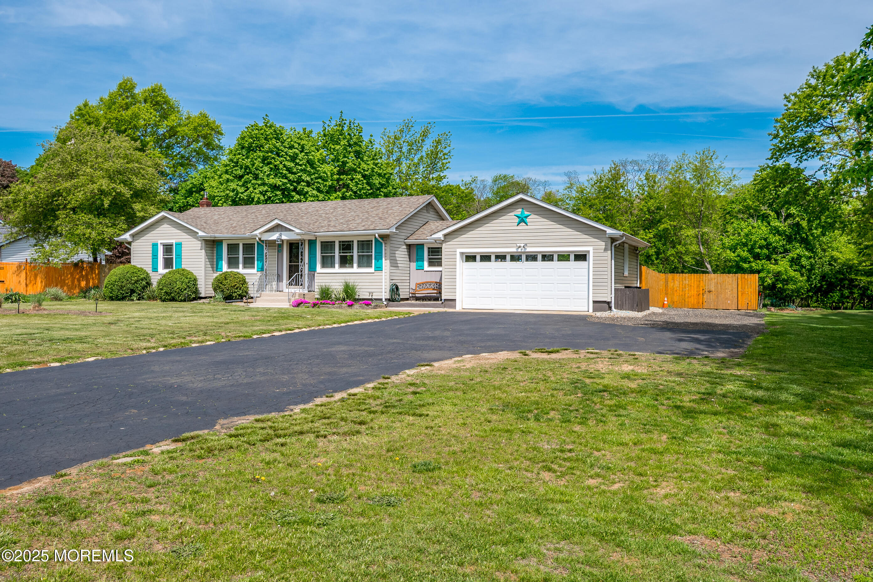 80 Sweetmans Lane, Manalapan, New Jersey image 4