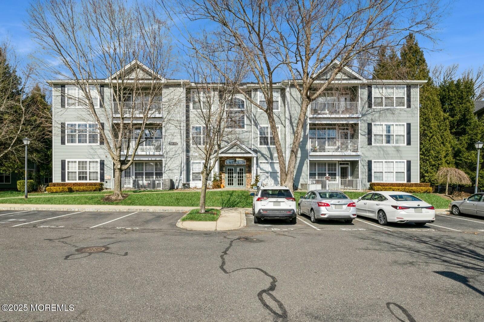 529 Saint Andrews Place, Manalapan, New Jersey image 1