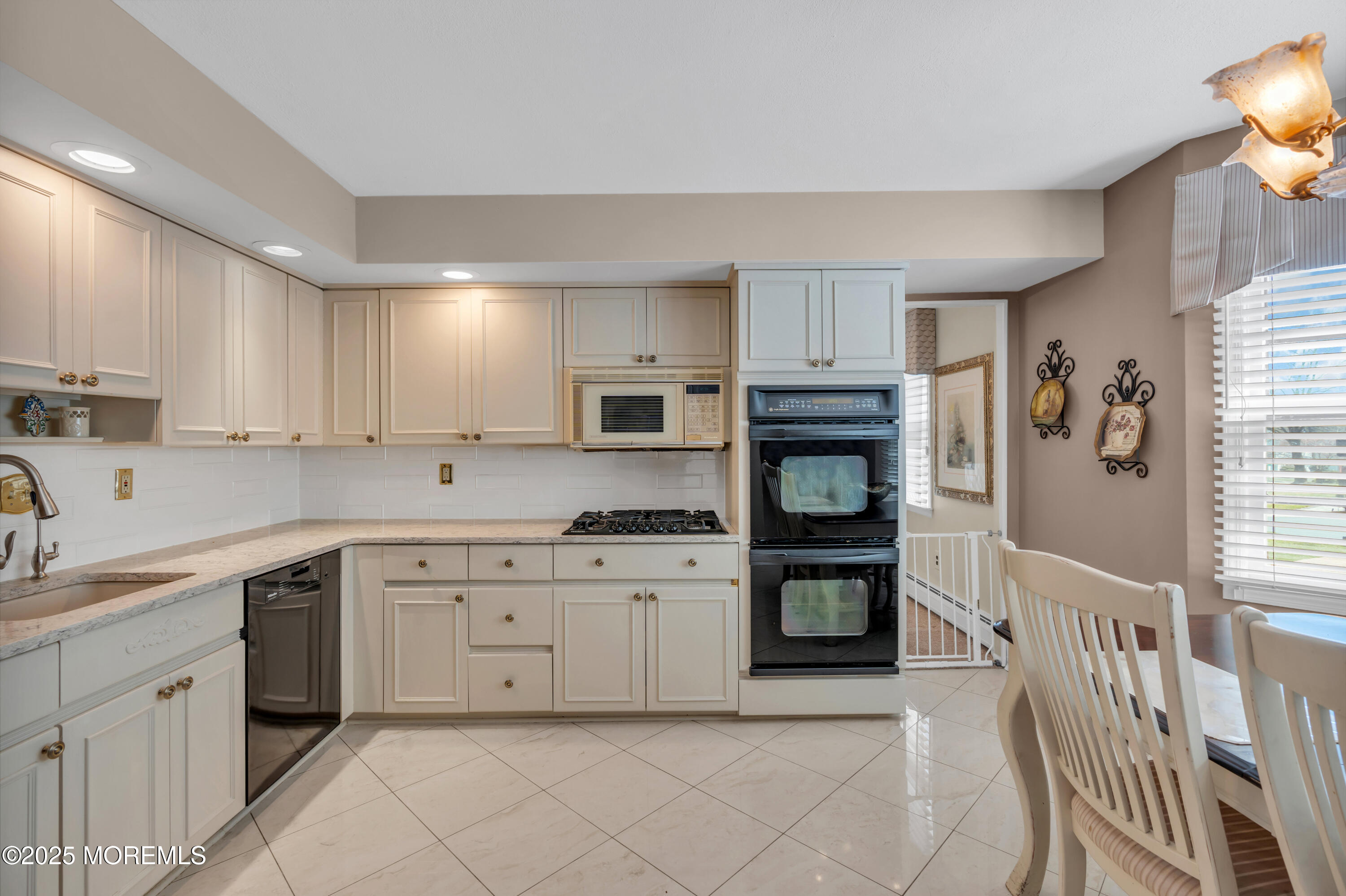 15 Julian Way, Marlboro, New Jersey image 14