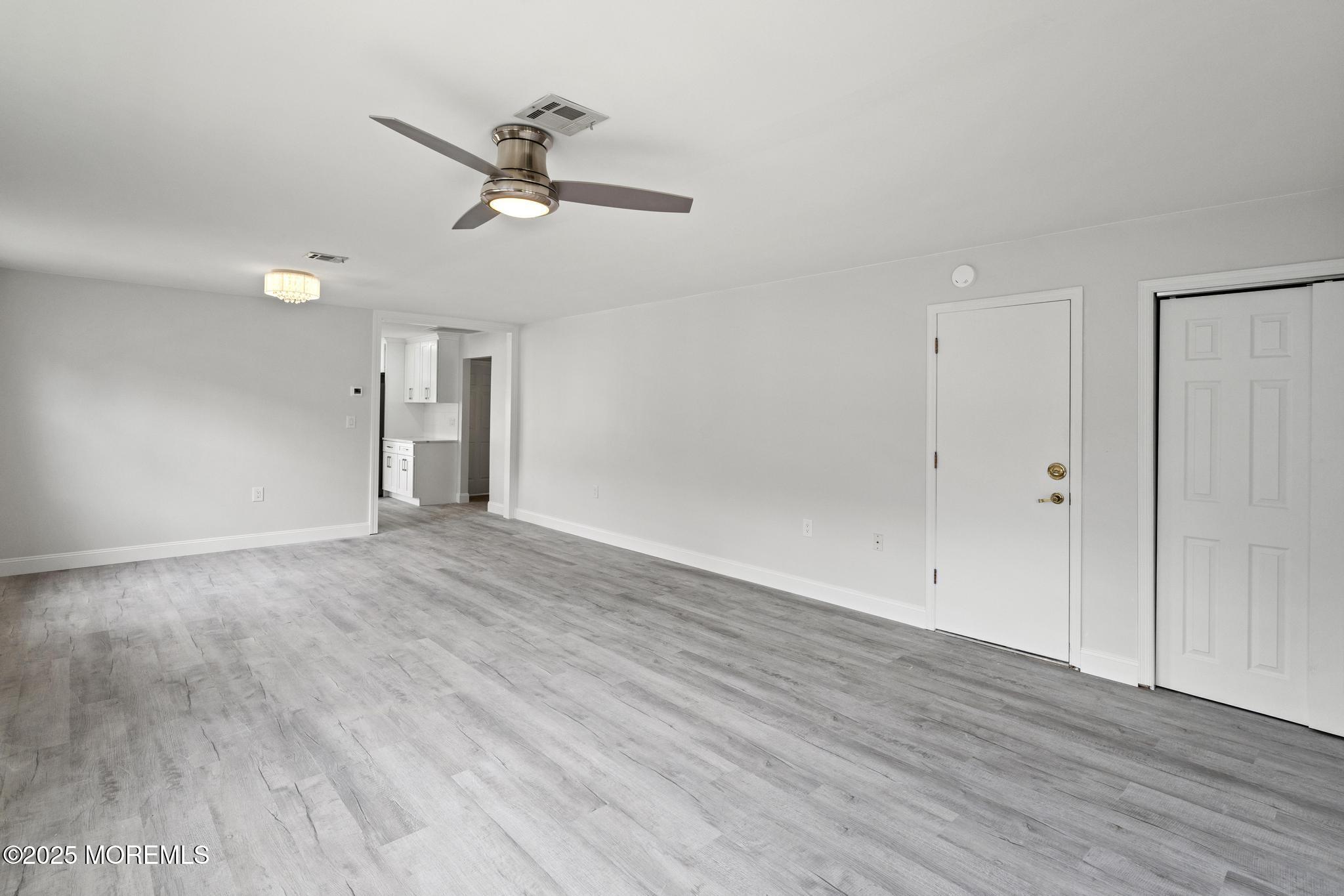 93 Paradise Boulevard