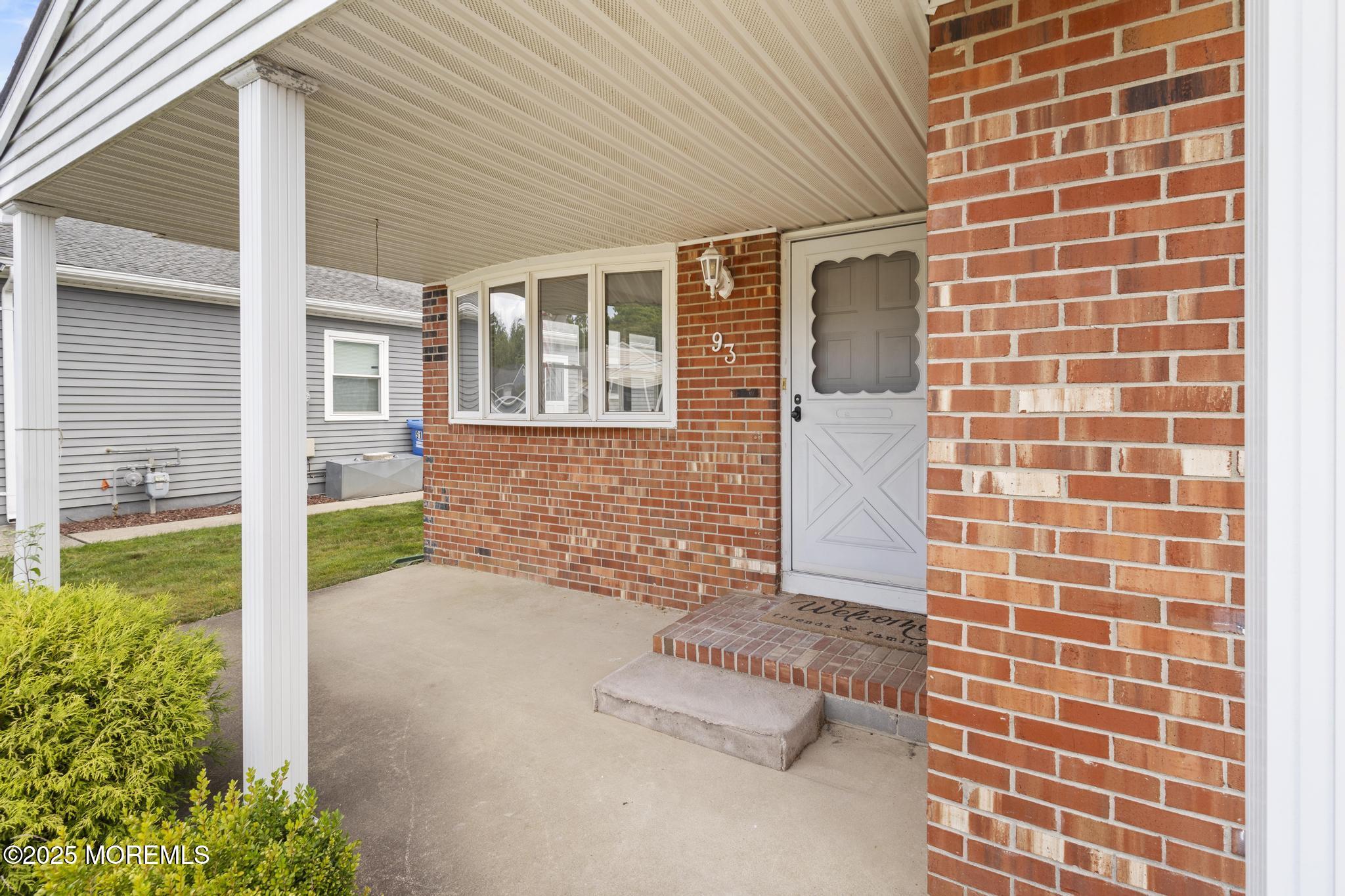 93 Paradise Boulevard