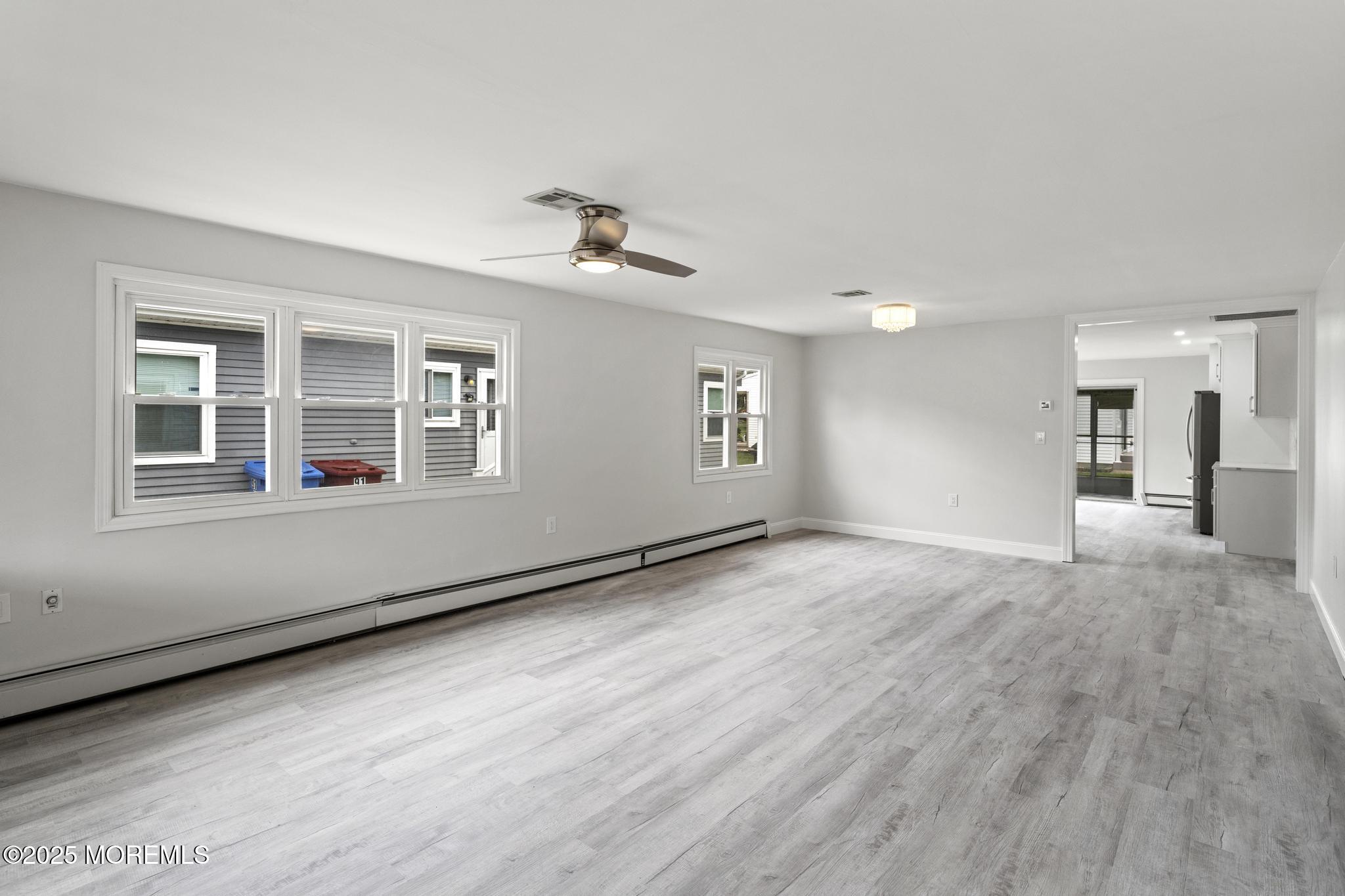 93 Paradise Boulevard