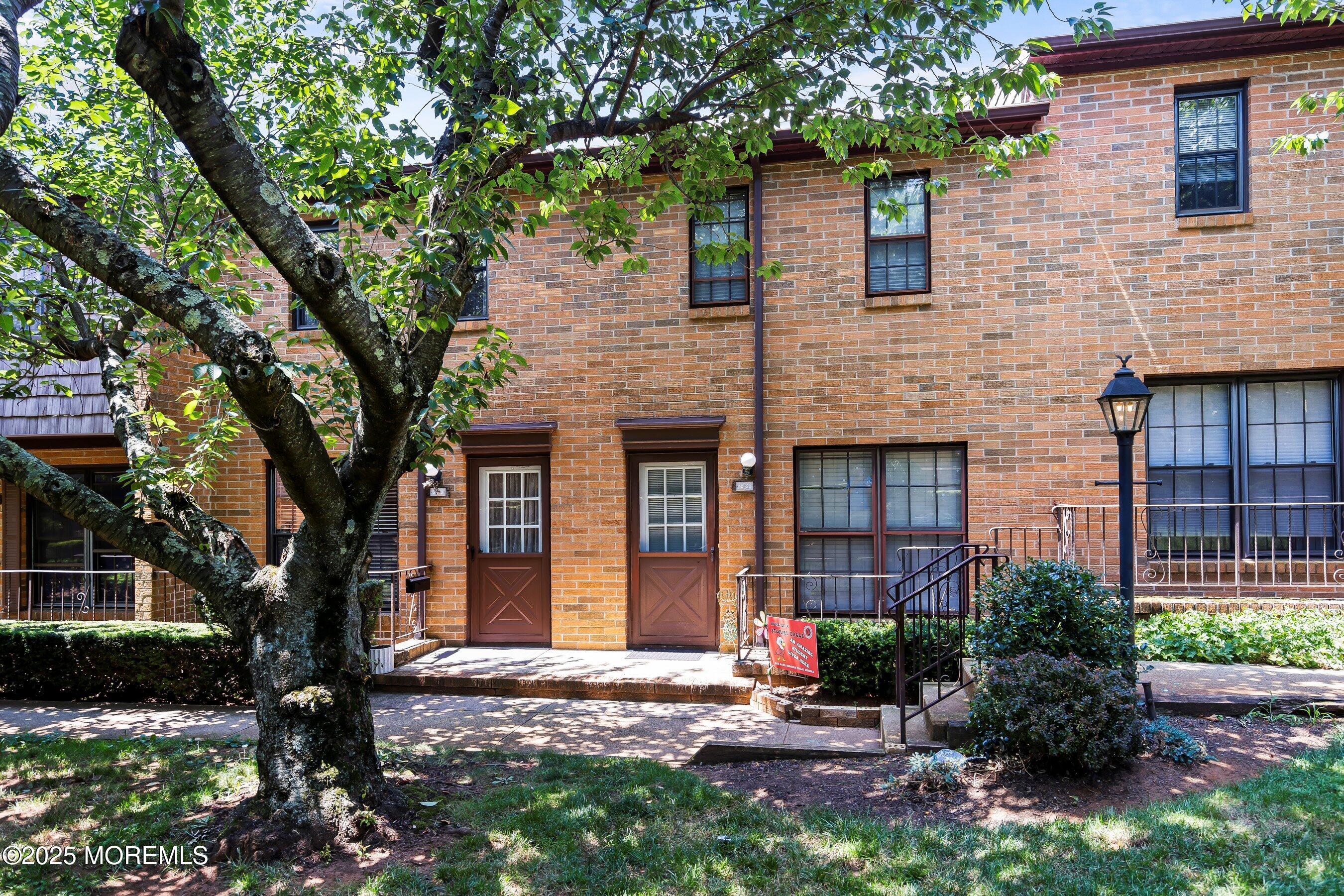 301 Spring Street 19