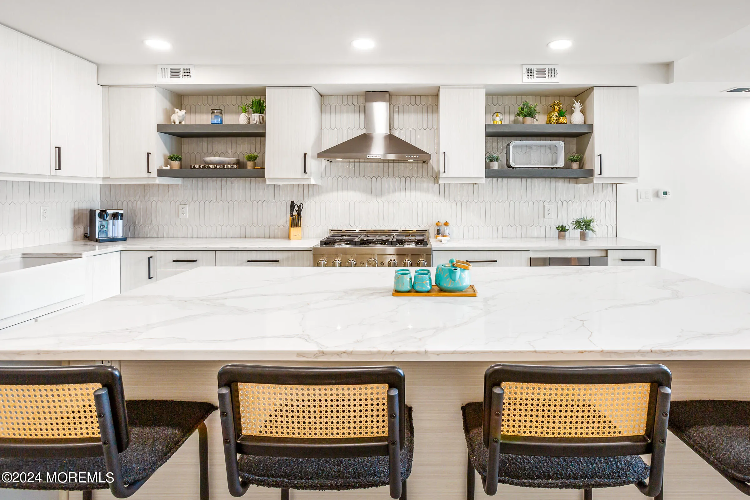 Red Bank, New Jersey 07701, United States, 2 Bedrooms Bedrooms, ,2 BathroomsBathrooms,Residential,Active,40320