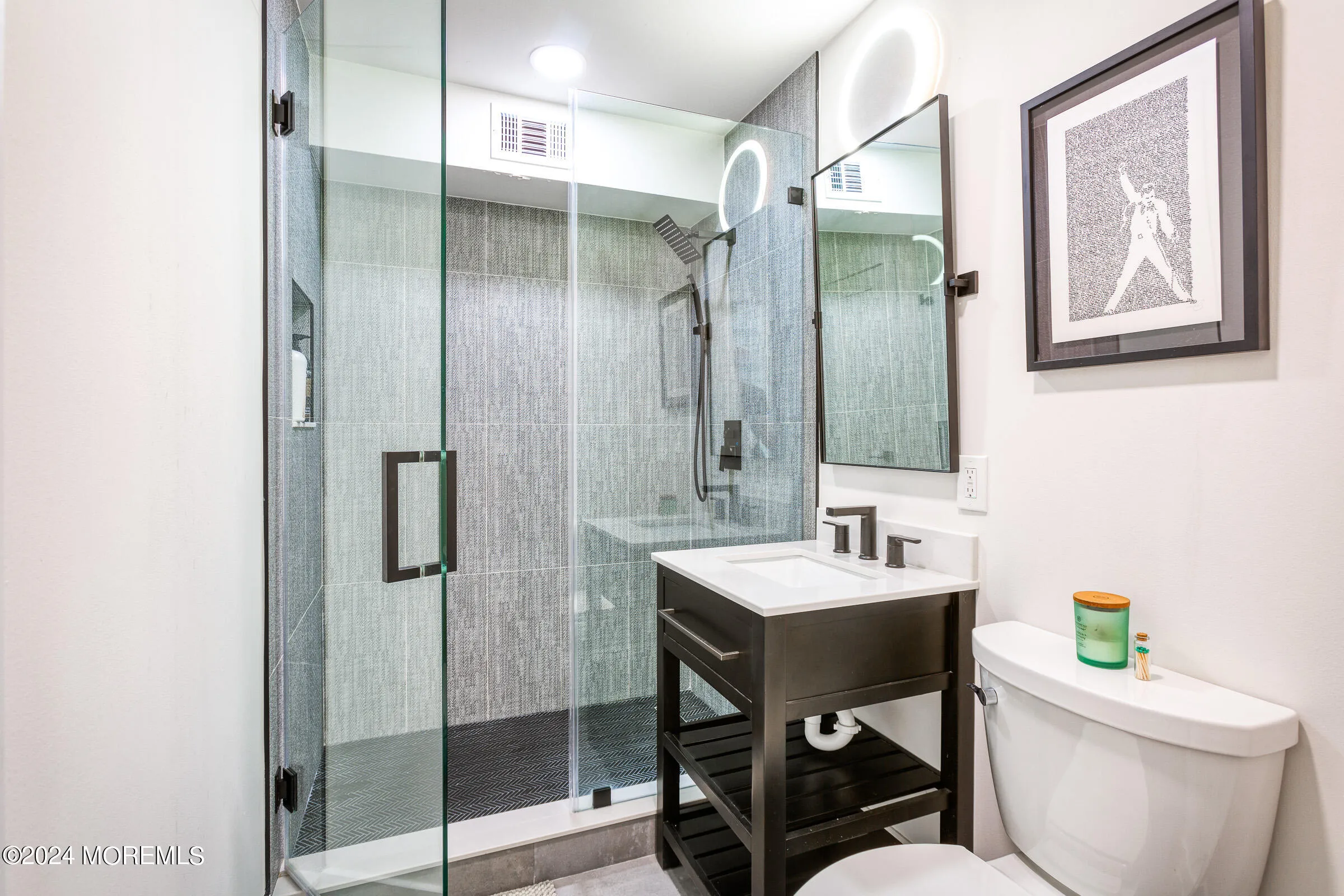 Red Bank, New Jersey 07701, United States, 2 Bedrooms Bedrooms, ,2 BathroomsBathrooms,Residential,Active,40320