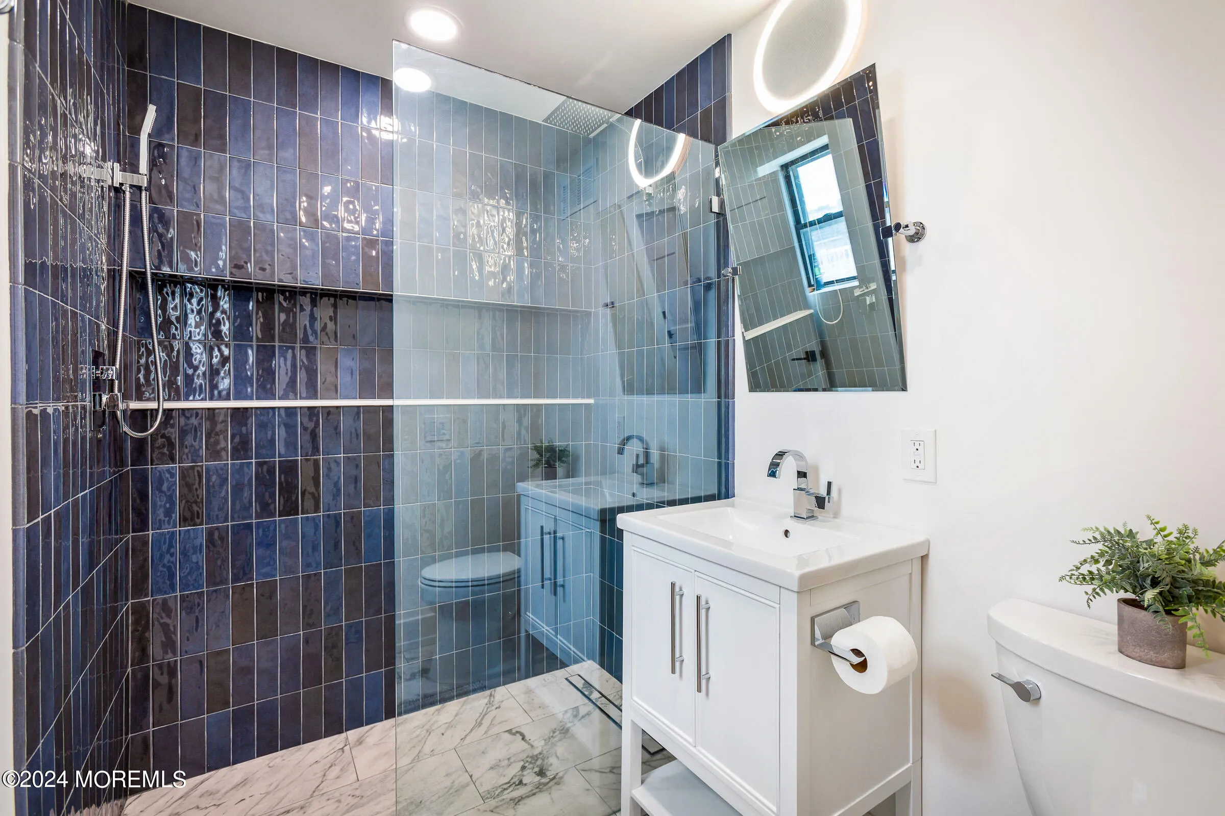 Red Bank, New Jersey 07701, United States, 2 Bedrooms Bedrooms, ,2 BathroomsBathrooms,Residential,Active,40320