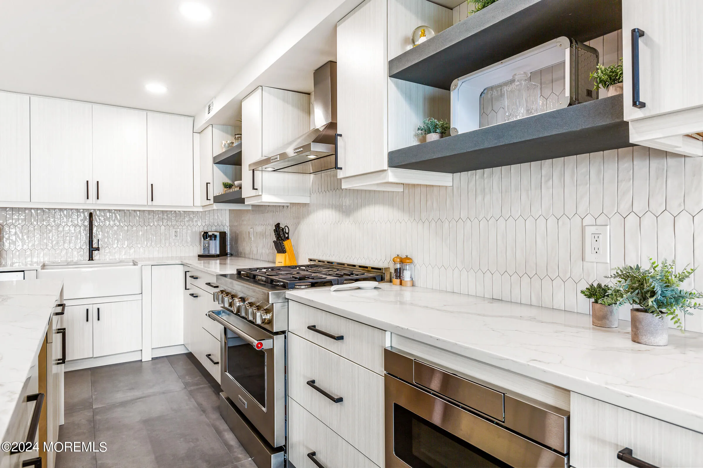 Red Bank, New Jersey 07701, United States, 2 Bedrooms Bedrooms, ,2 BathroomsBathrooms,Residential,Active,40320