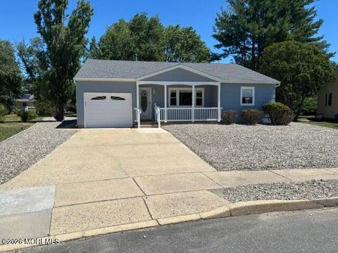 Homes For Sale - 106 Hatfield Court<br/> Toms River, NJ 08757