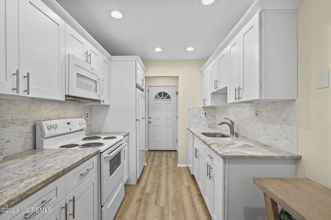 144 Cross Slope Court B Manalapan NJ 07726