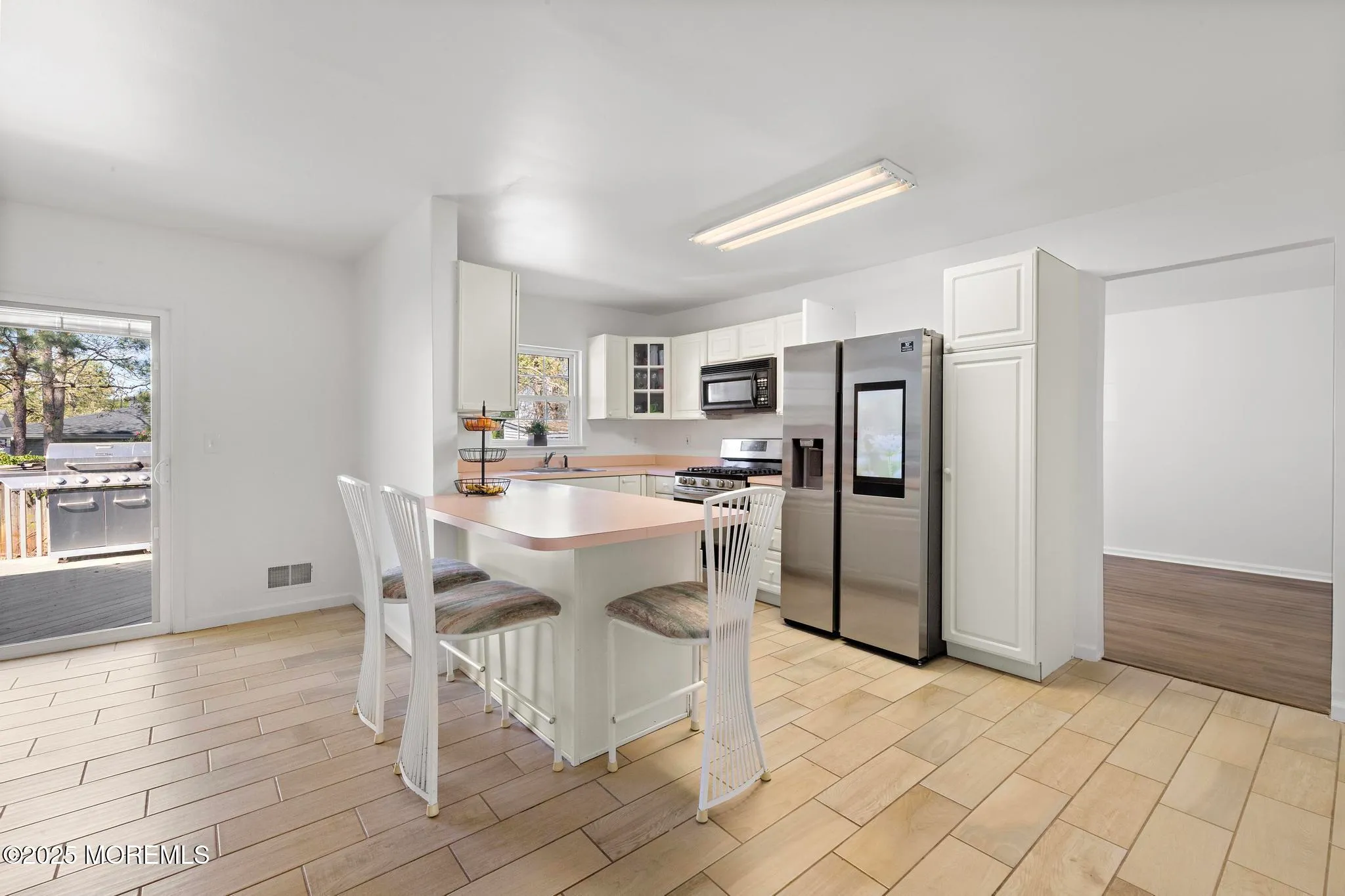 Manahawkin, New Jersey 08050, United States, 3 Bedrooms Bedrooms, ,3 BathroomsBathrooms,Residential,Active,127402