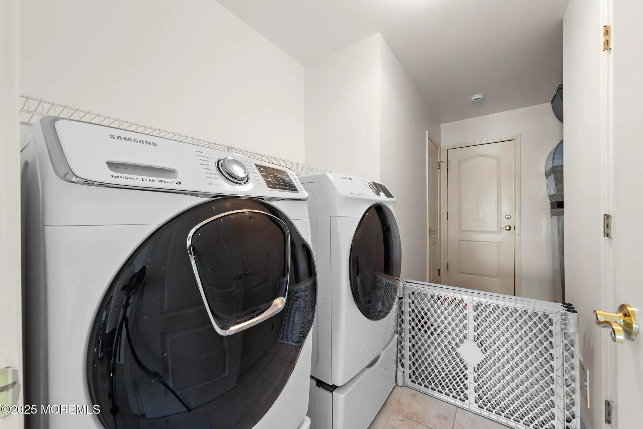 Manahawkin, New Jersey 08050, United States, 3 Bedrooms Bedrooms, ,3 BathroomsBathrooms,Residential,Active,127402