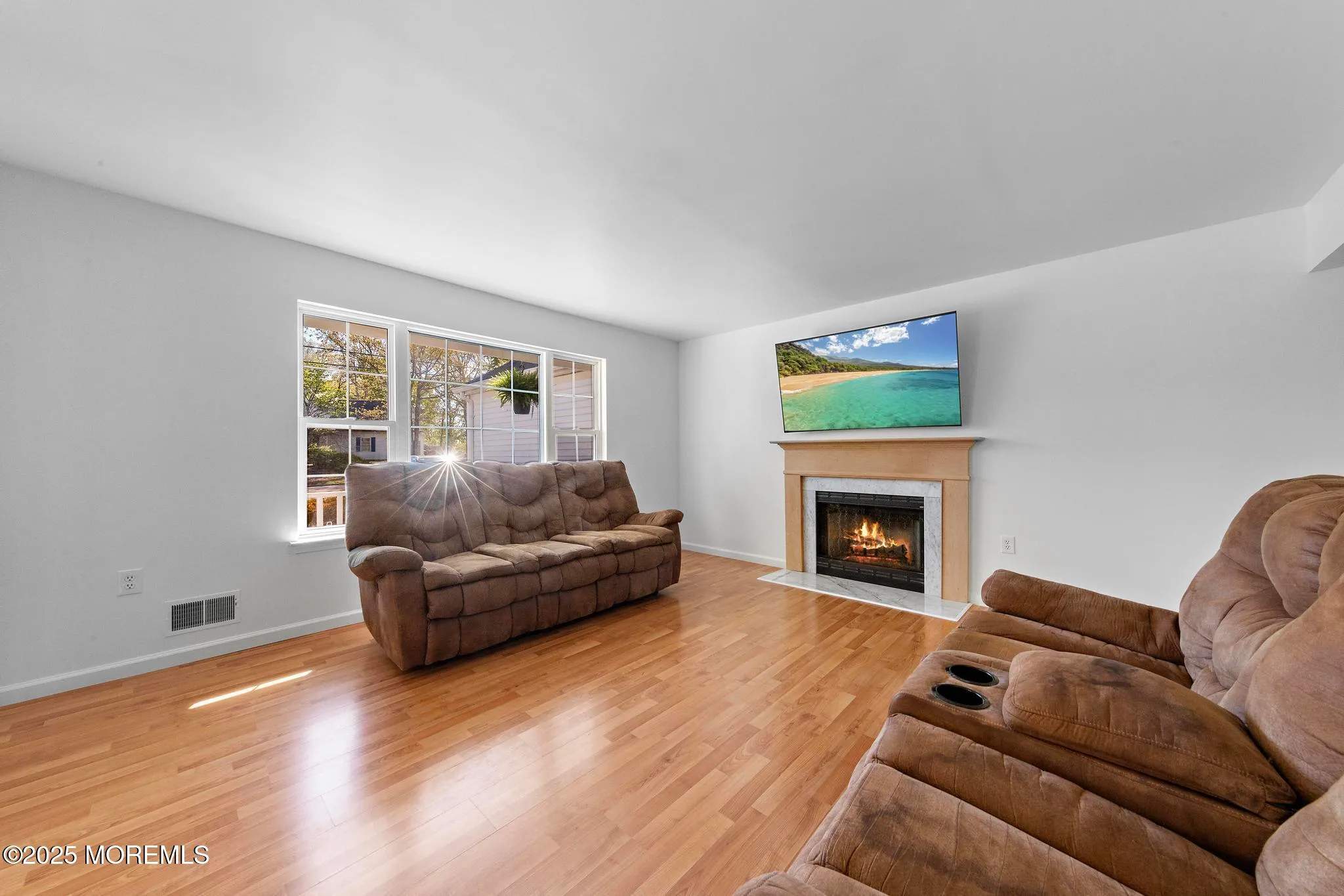 Manahawkin, New Jersey 08050, United States, 3 Bedrooms Bedrooms, ,3 BathroomsBathrooms,Residential,Active,127402