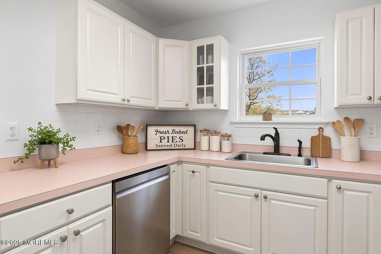 Manahawkin, New Jersey 08050, United States, 3 Bedrooms Bedrooms, ,3 BathroomsBathrooms,Residential,Active,127402