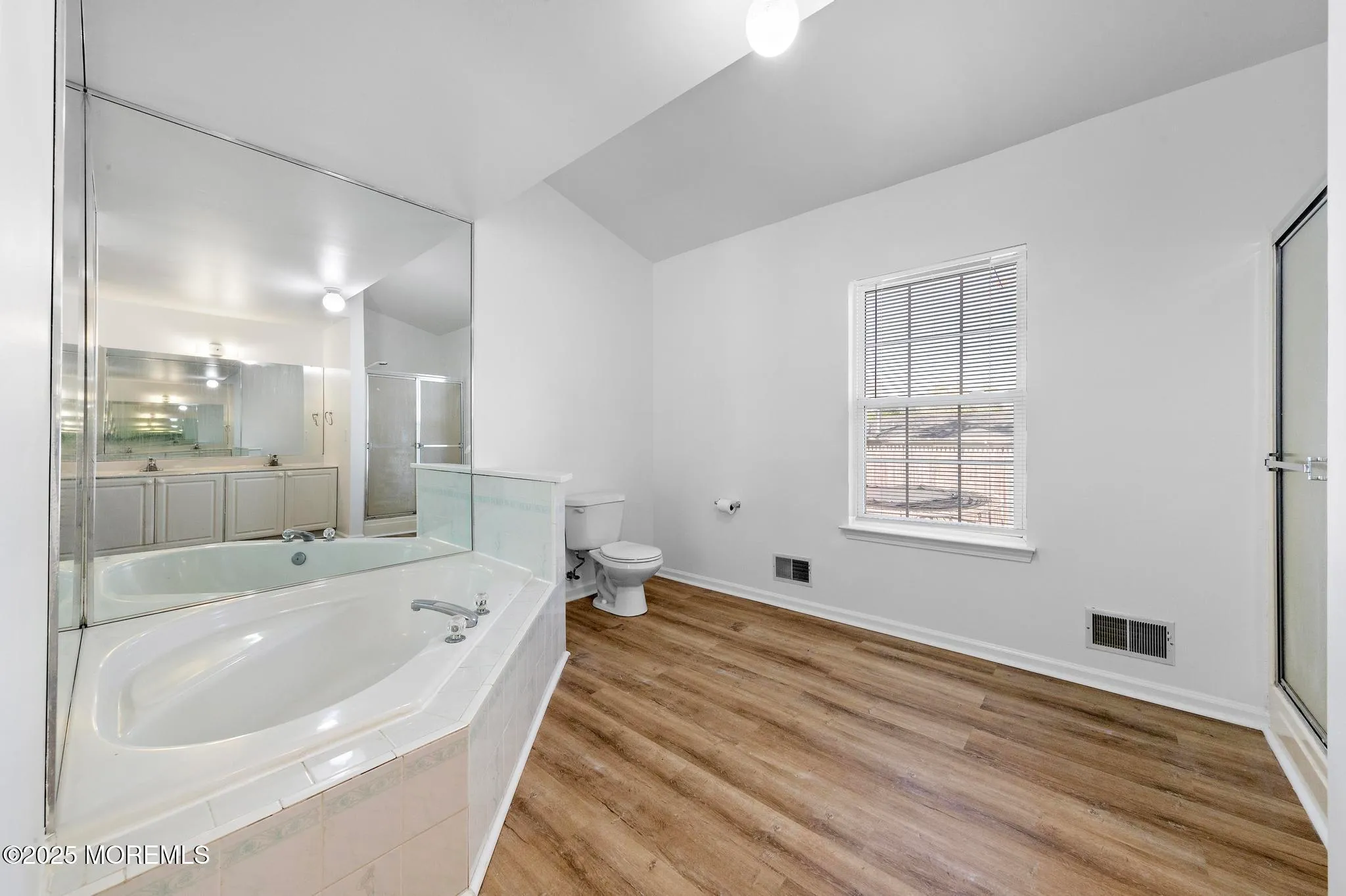 Manahawkin, New Jersey 08050, United States, 3 Bedrooms Bedrooms, ,3 BathroomsBathrooms,Residential,Active,127402