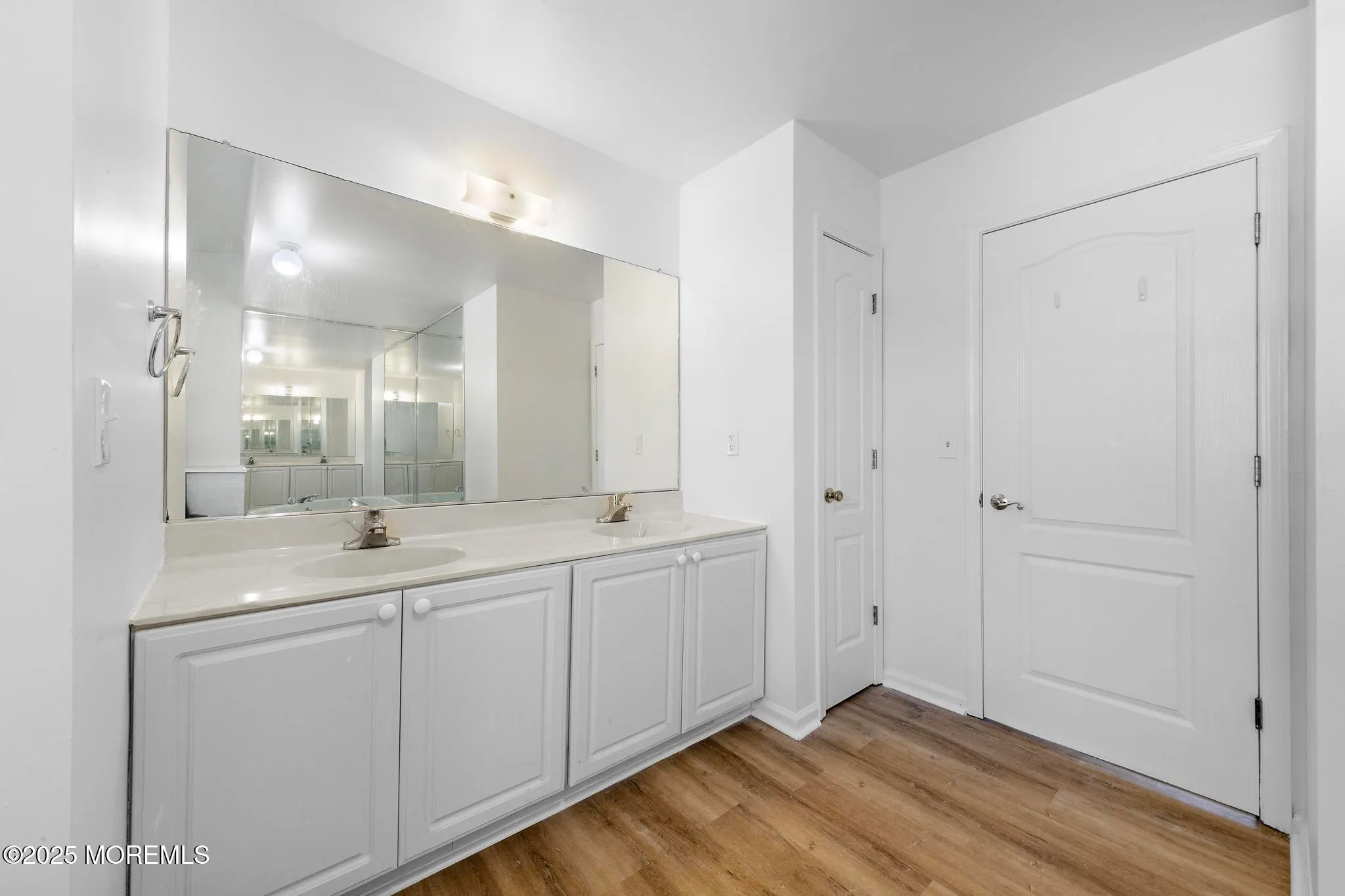 Manahawkin, New Jersey 08050, United States, 3 Bedrooms Bedrooms, ,3 BathroomsBathrooms,Residential,Active,127402