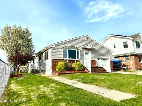 MLS: 22511374