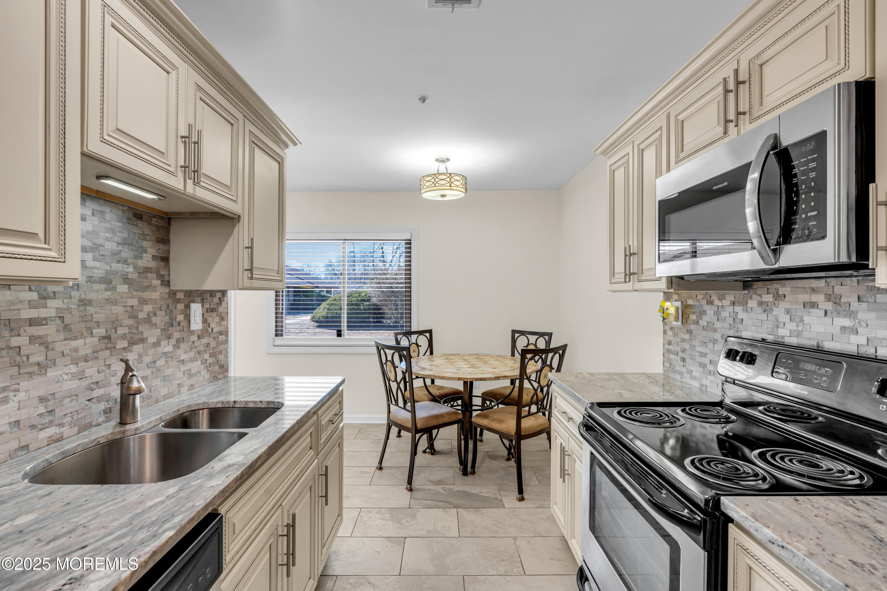 49 Wild Turkey Way #E, Manalapan, New Jersey image 1