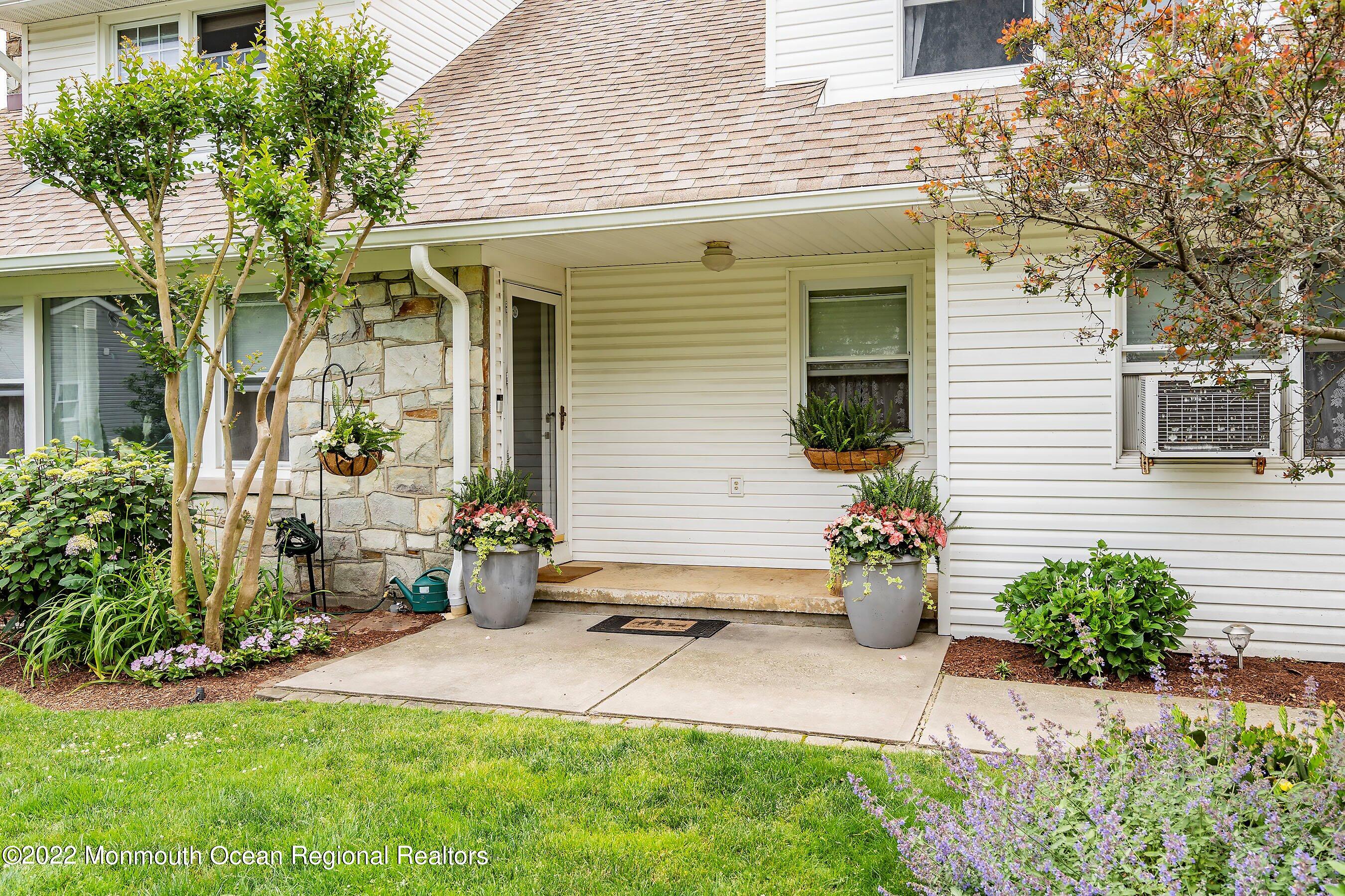 561 Central Avenue