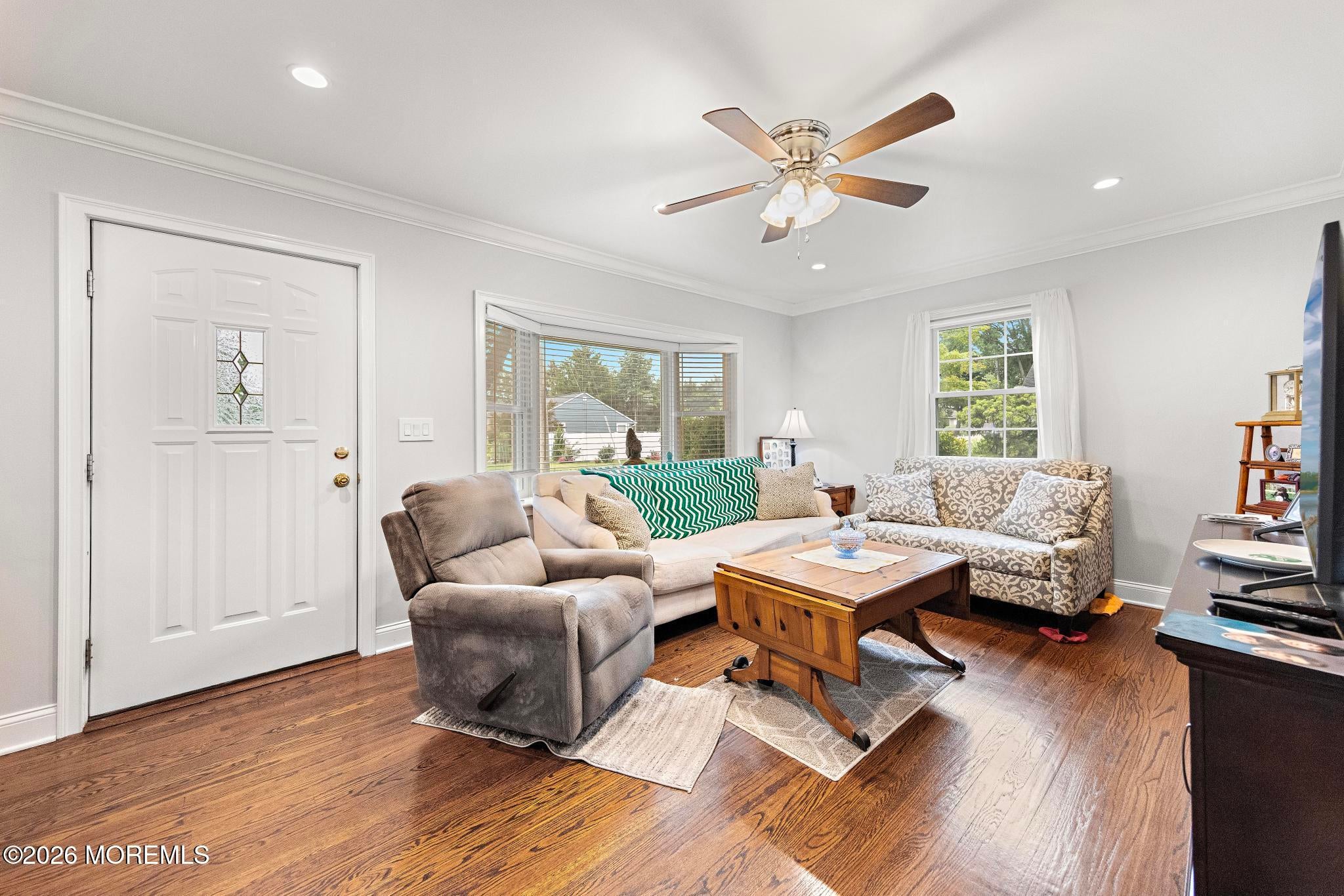 8 Meadowbrook Avenue