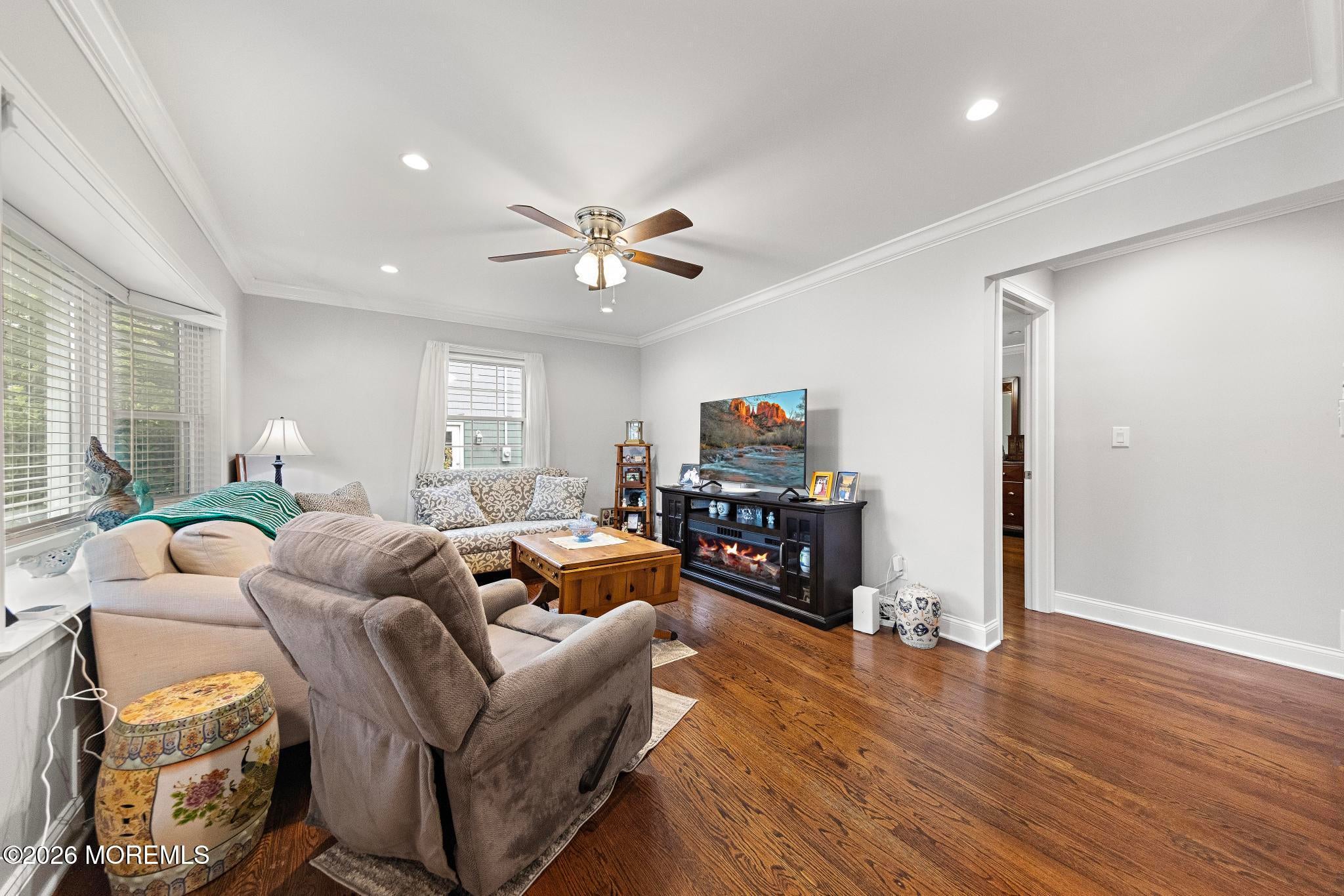 8 Meadowbrook Avenue