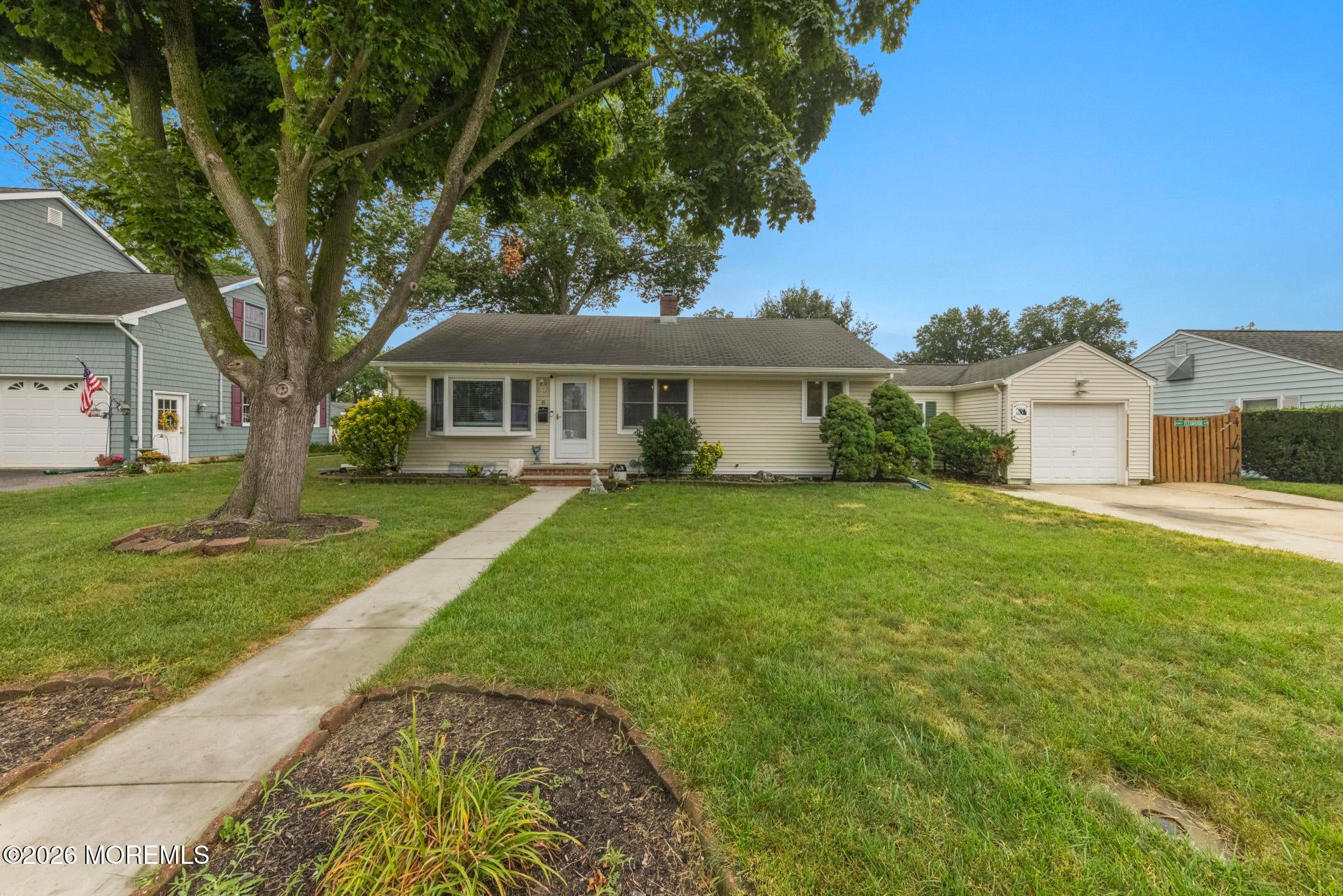 8 Meadowbrook Avenue