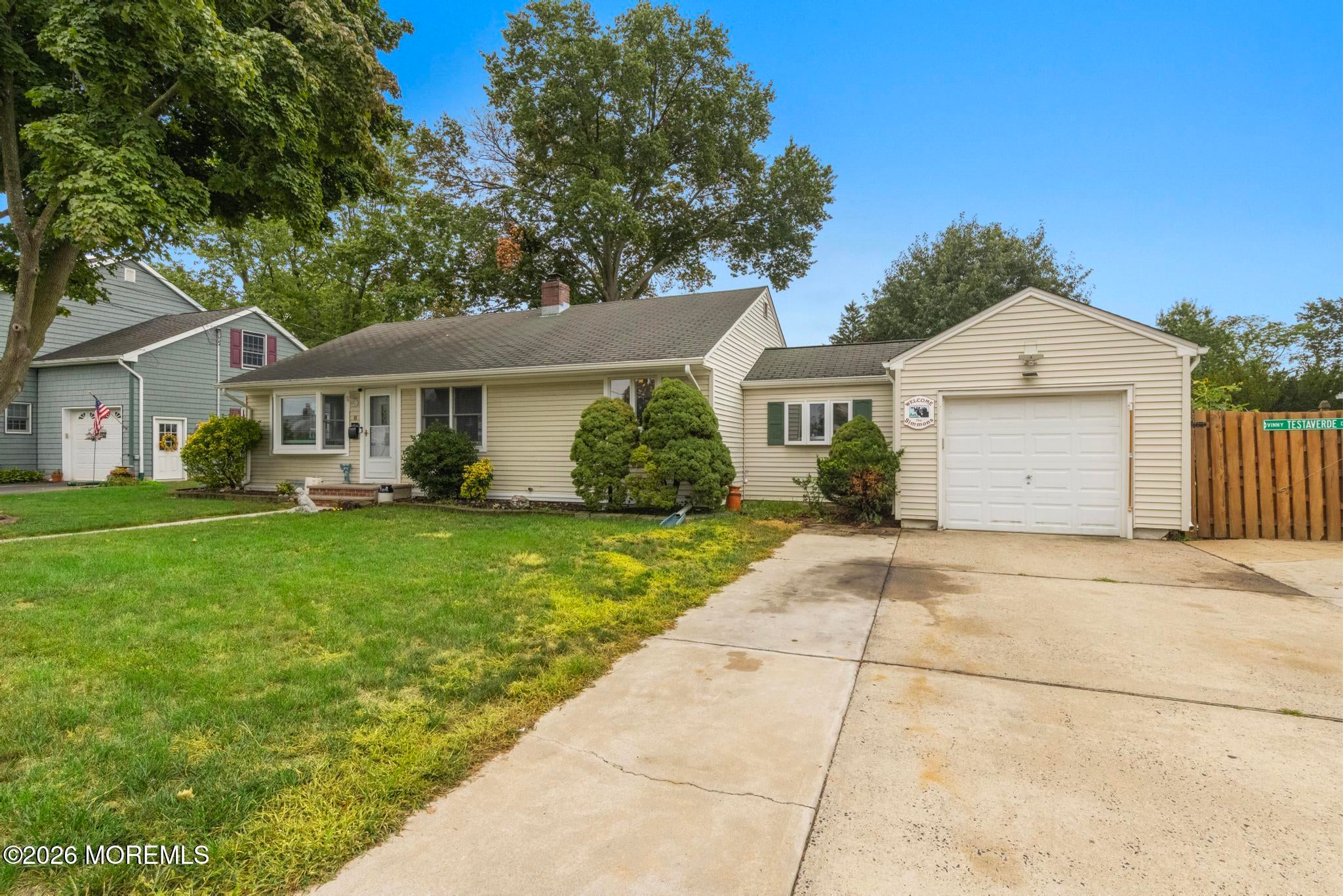 8 Meadowbrook Avenue