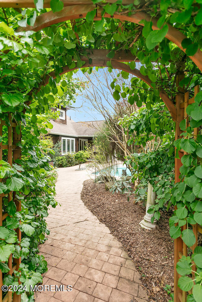 85 Valley Avenue