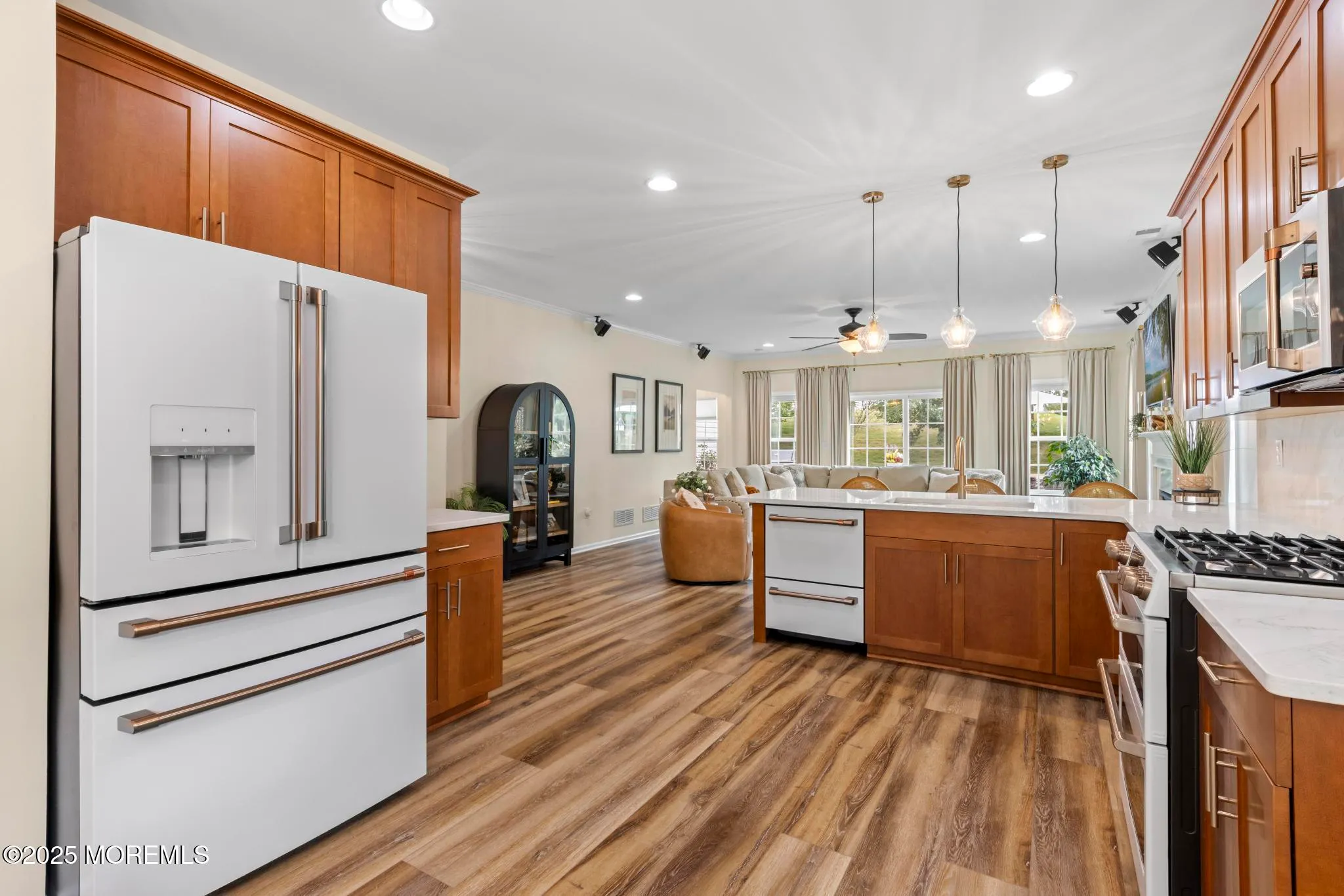 Manahawkin, New Jersey 08050, United States, 2 Bedrooms Bedrooms, ,2 BathroomsBathrooms,Residential,Pending,184073