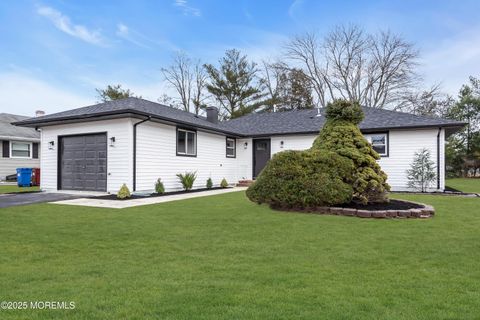 Homes For Sale - 8 Kinsale Street<br/> Ocean County, Toms River, NJ 08757