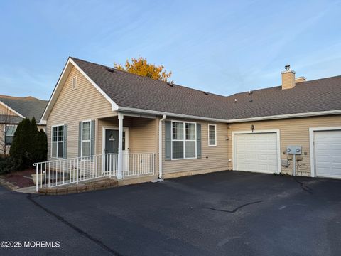 32 Winkle Court Whiting NJ 08759