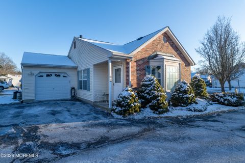 Homes For Sale - 95 Farnworth Close<br/> Freehold, NJ 07728