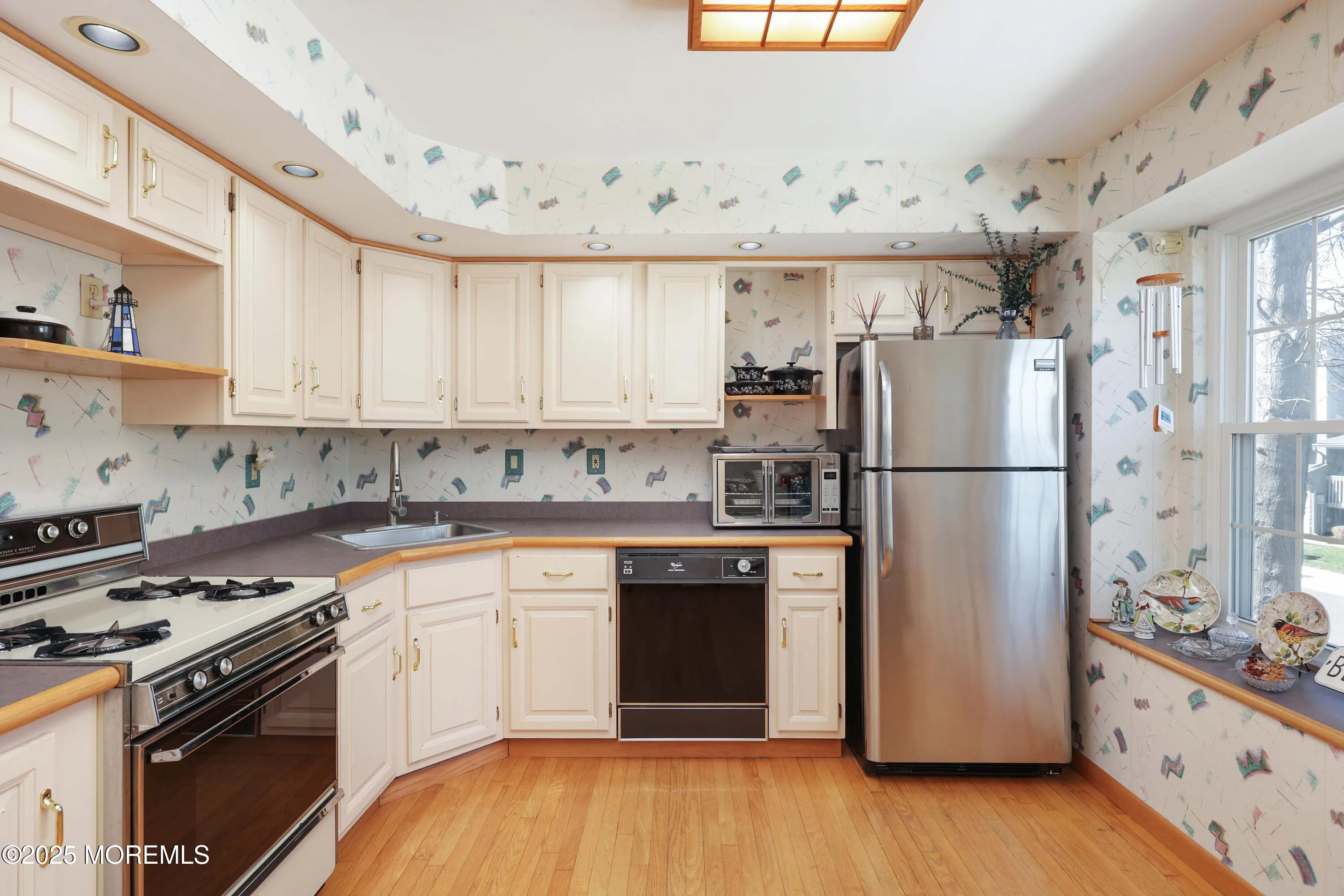 Neptune Township, New Jersey 07753, United States, 2 Bedrooms Bedrooms, ,3 BathroomsBathrooms,Residential,Active,92260