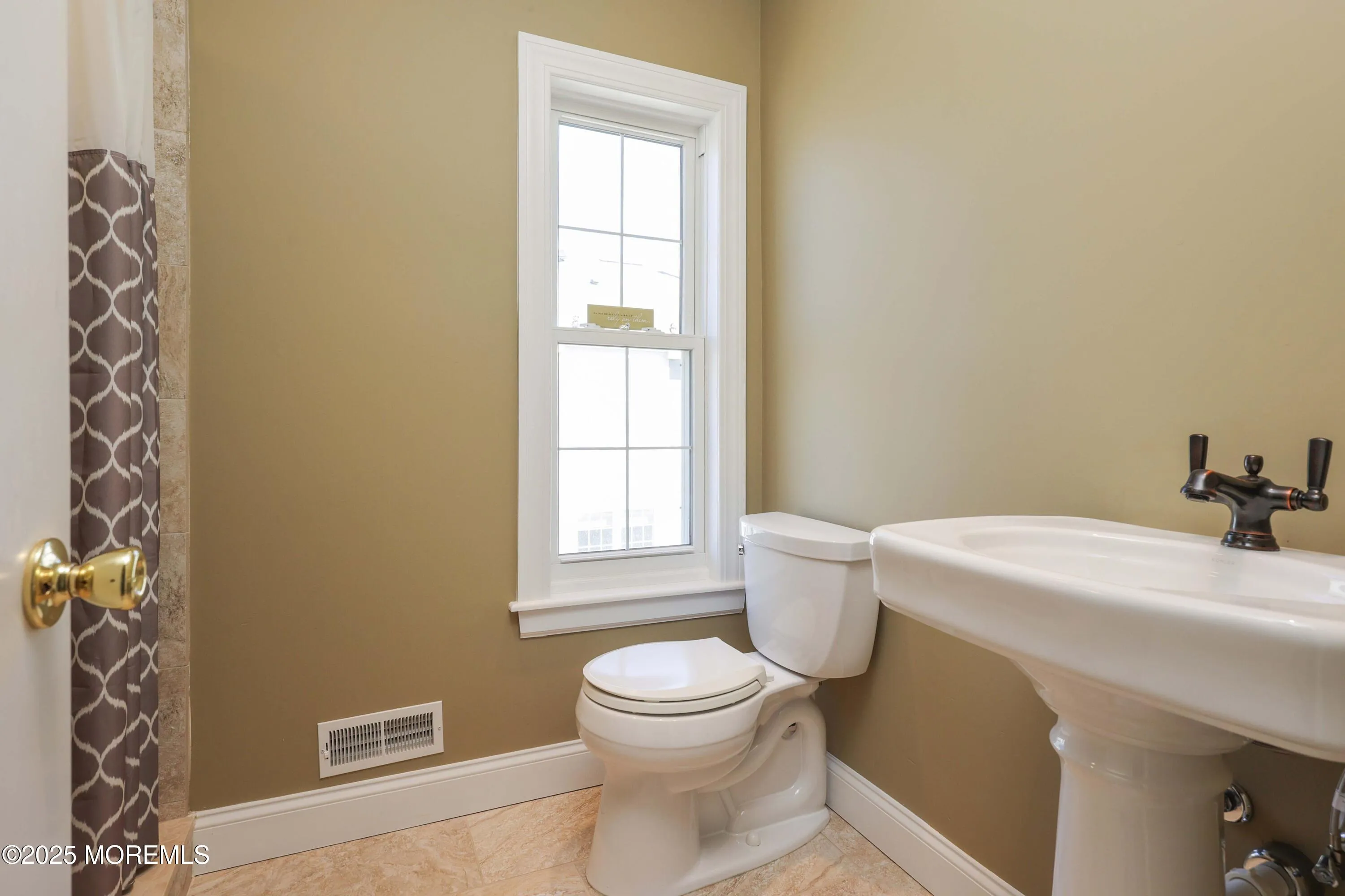 Neptune Township, New Jersey 07753, United States, 2 Bedrooms Bedrooms, ,3 BathroomsBathrooms,Residential,Active,92260