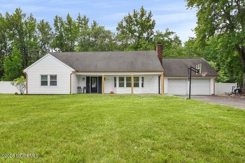 Homes For Sale - 12 Maxwell Lane<br/> Monmouth County, Manalapan, NJ 07726
