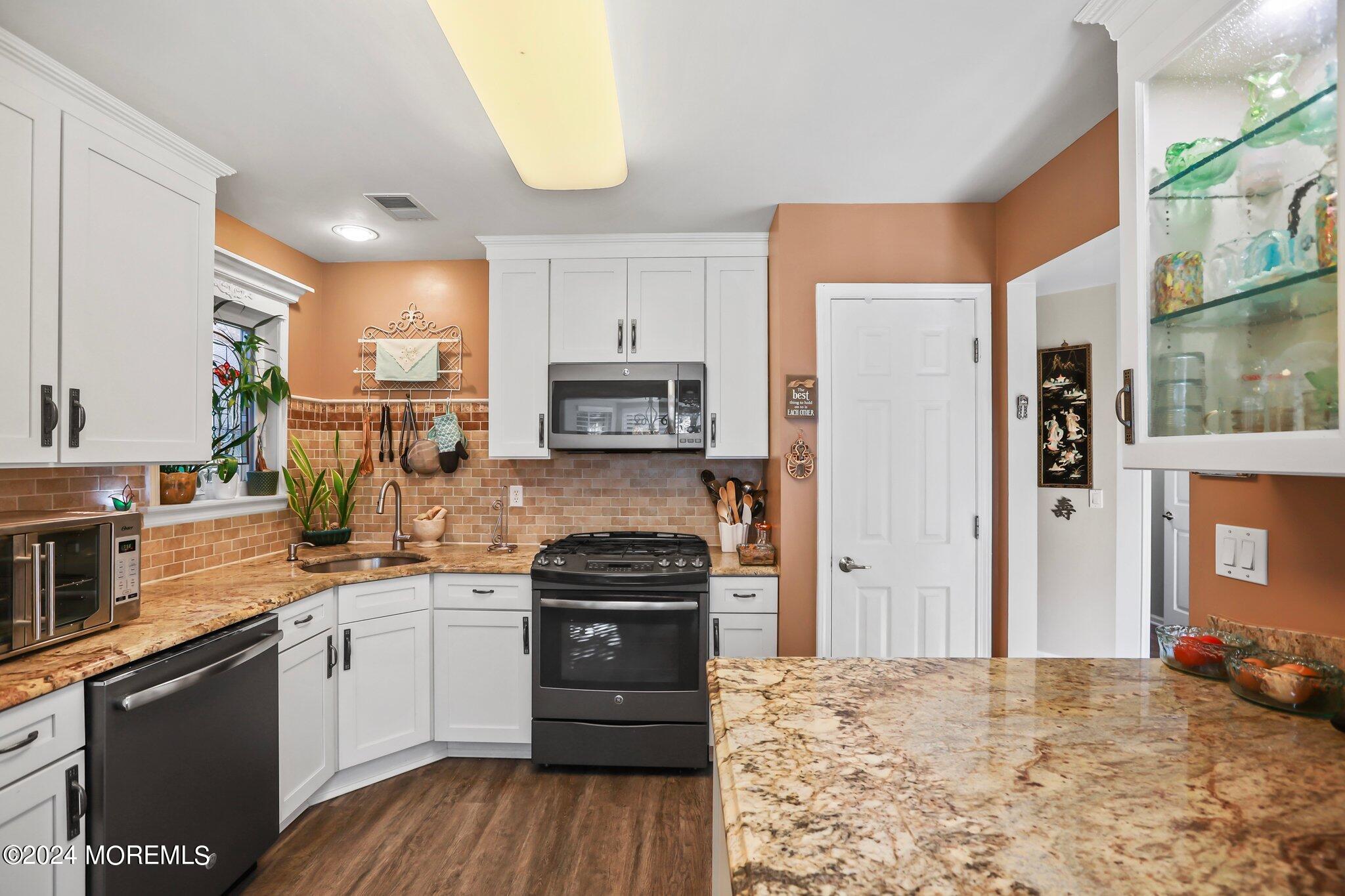31 Strawberry Lane, Lakewood, New Jersey image 14