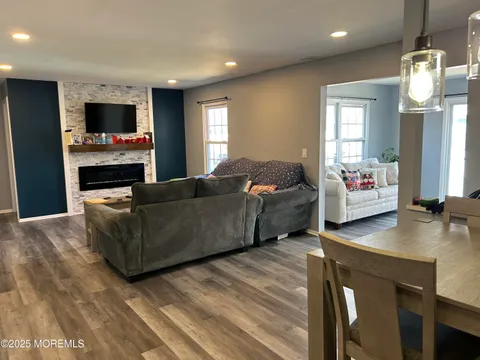 MLS: 22506919
