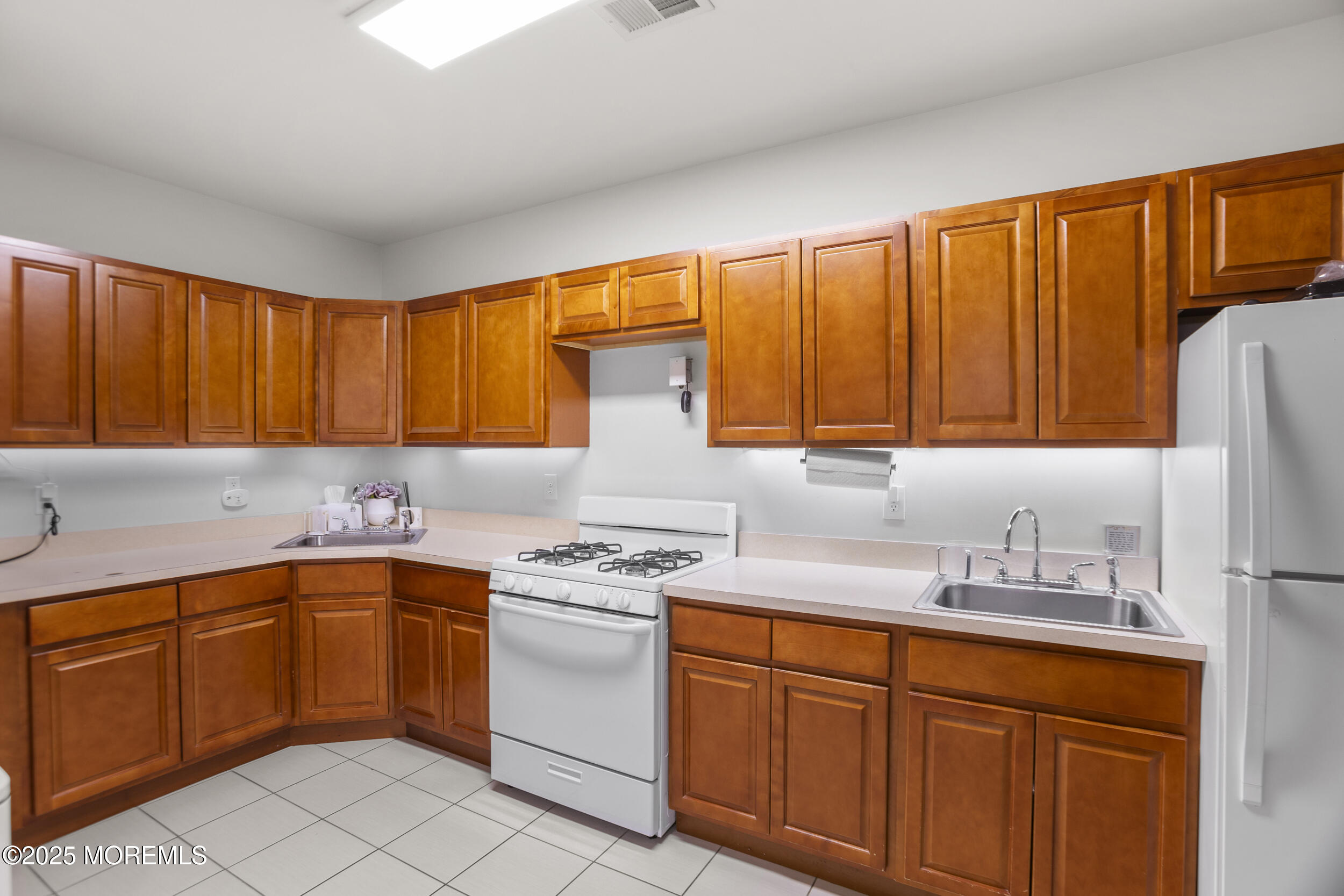 33 Granite Drive, Lakewood, New Jersey image 36