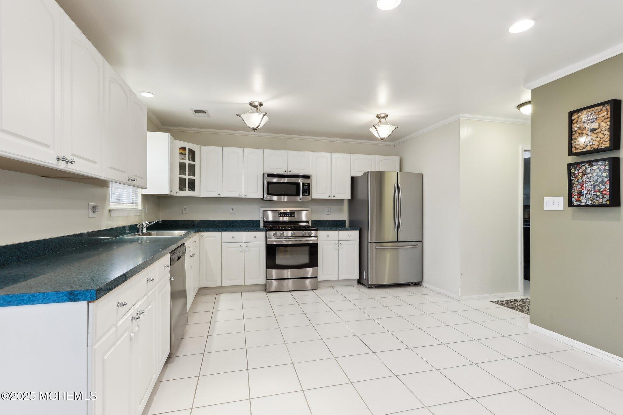 178 Milton Avenue, Cliffwood, New Jersey image 21