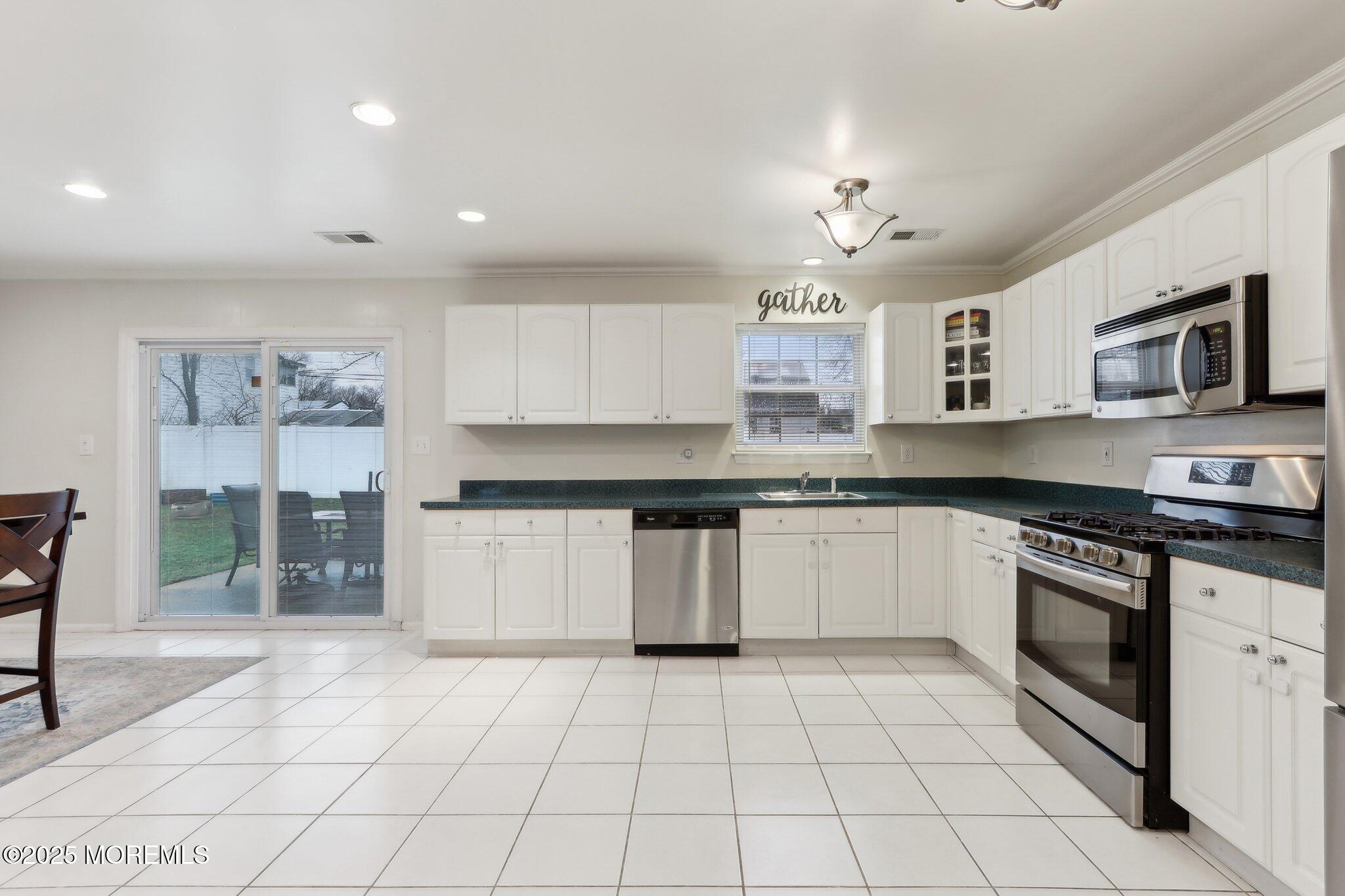 178 Milton Avenue, Cliffwood, New Jersey image 22