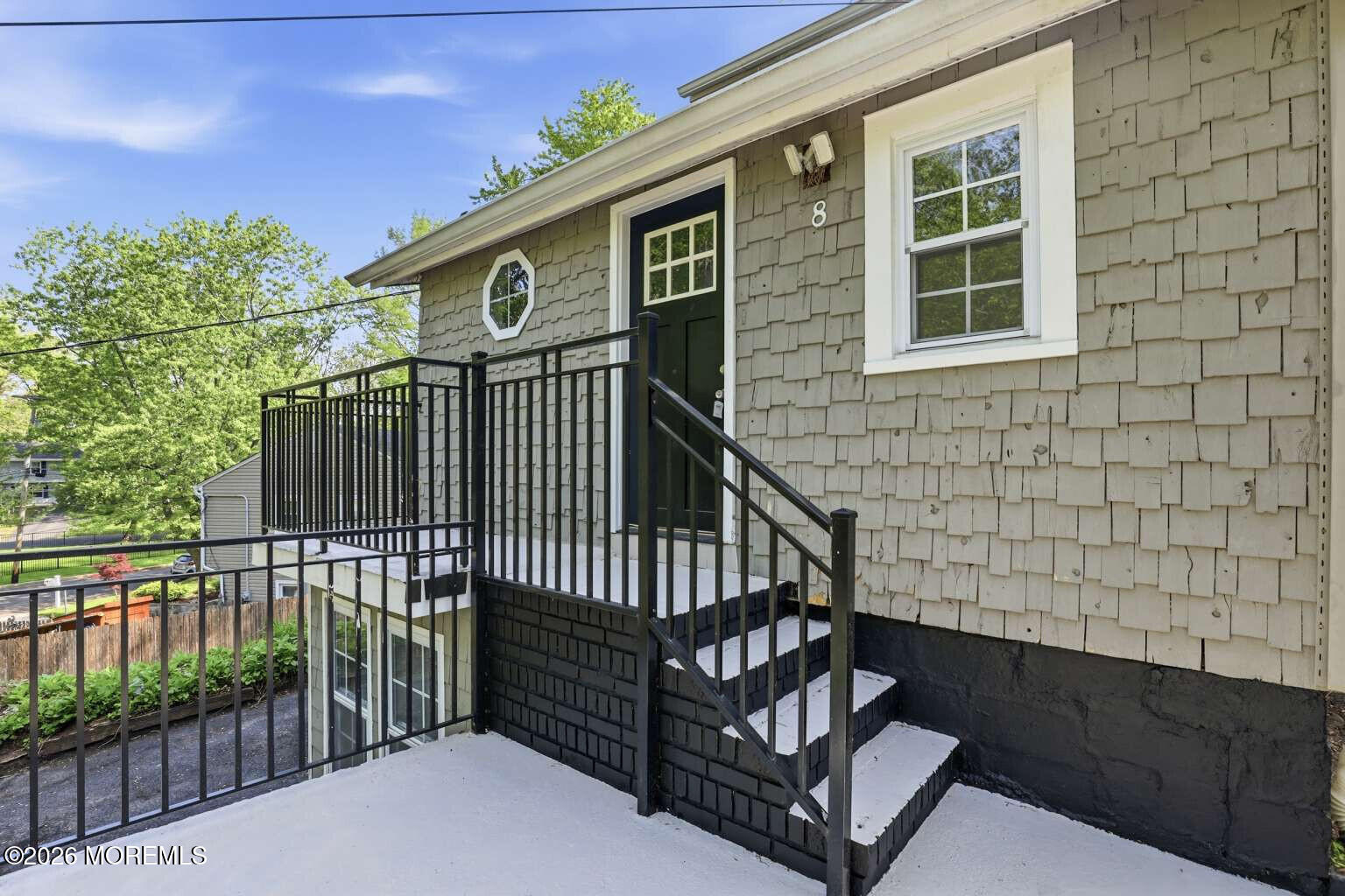8 Summit Road