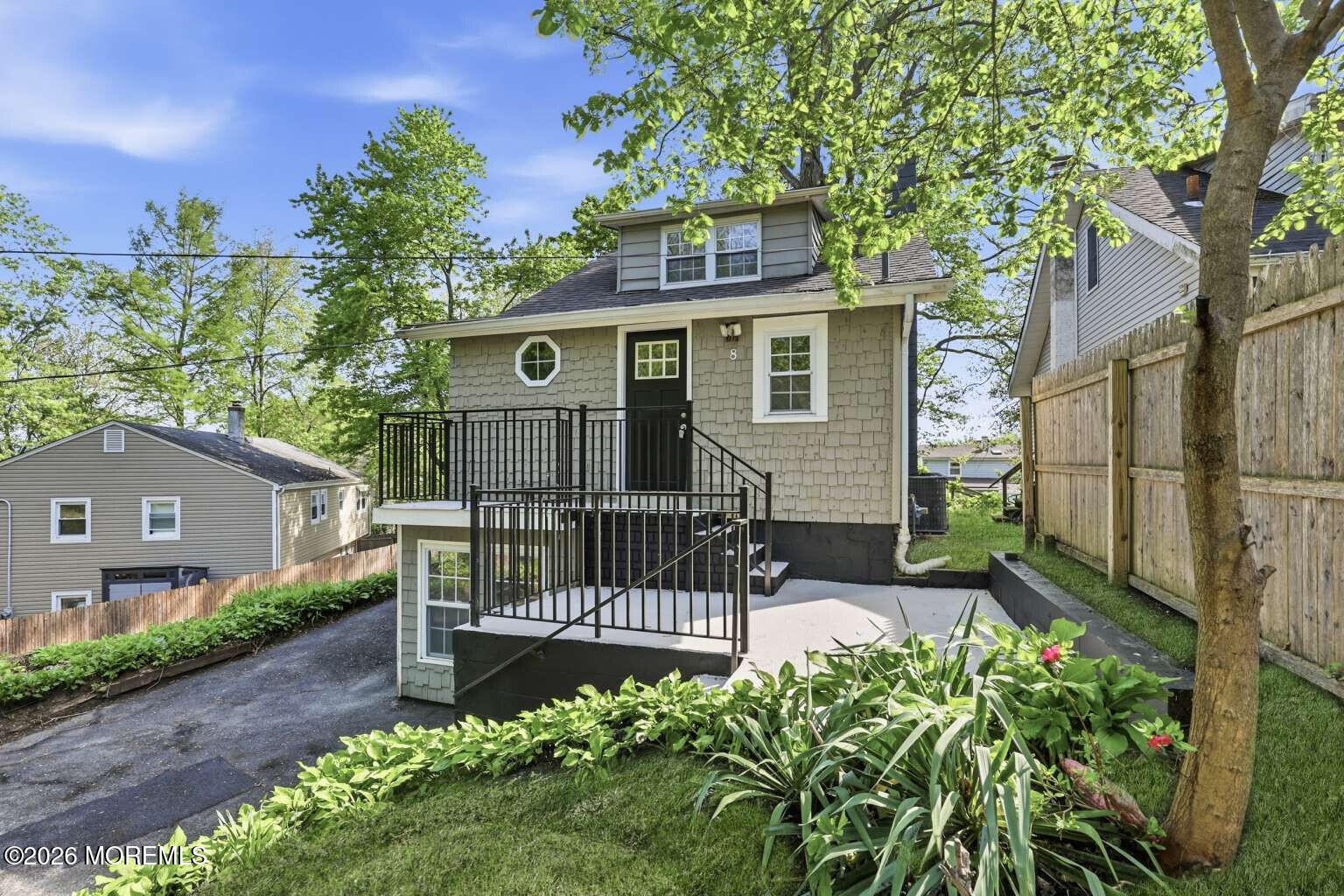 8 Summit Road