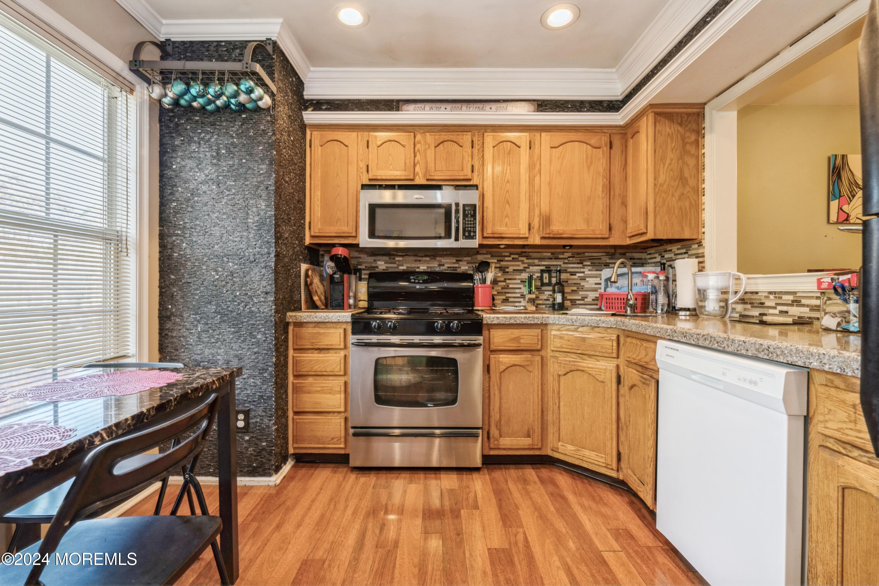 432 Hampton Court #12-8, Manalapan, New Jersey image 3