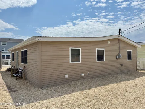 MLS: 22510691