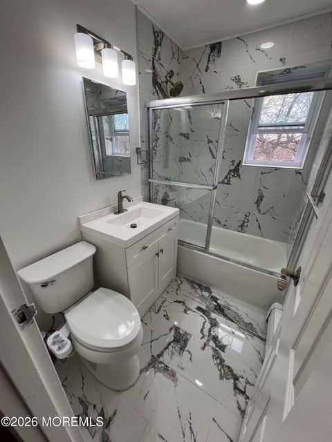 Condo For Sale - 16 Manchester Court #H<br/> Freehold, NJ 07728