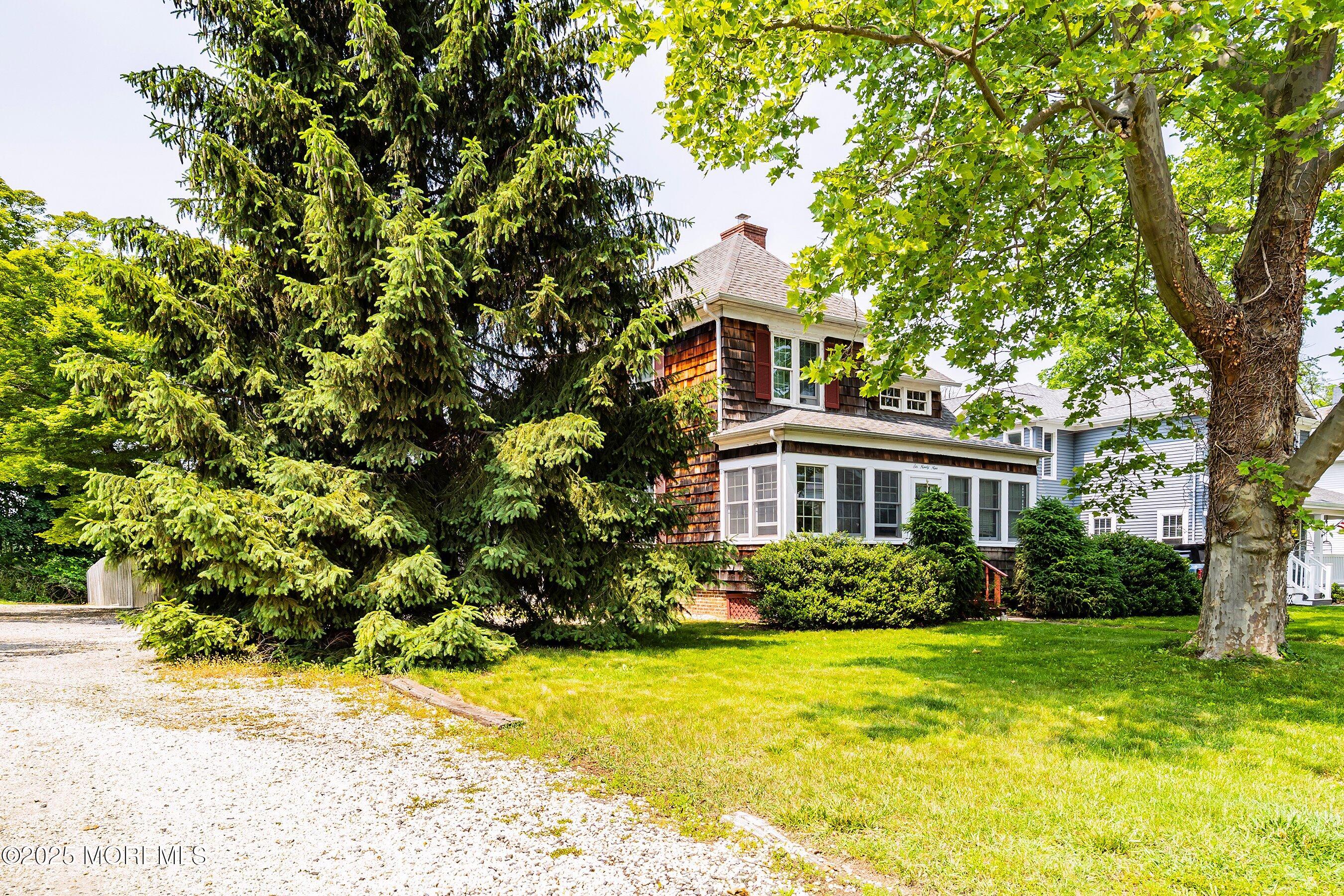 699 River Road