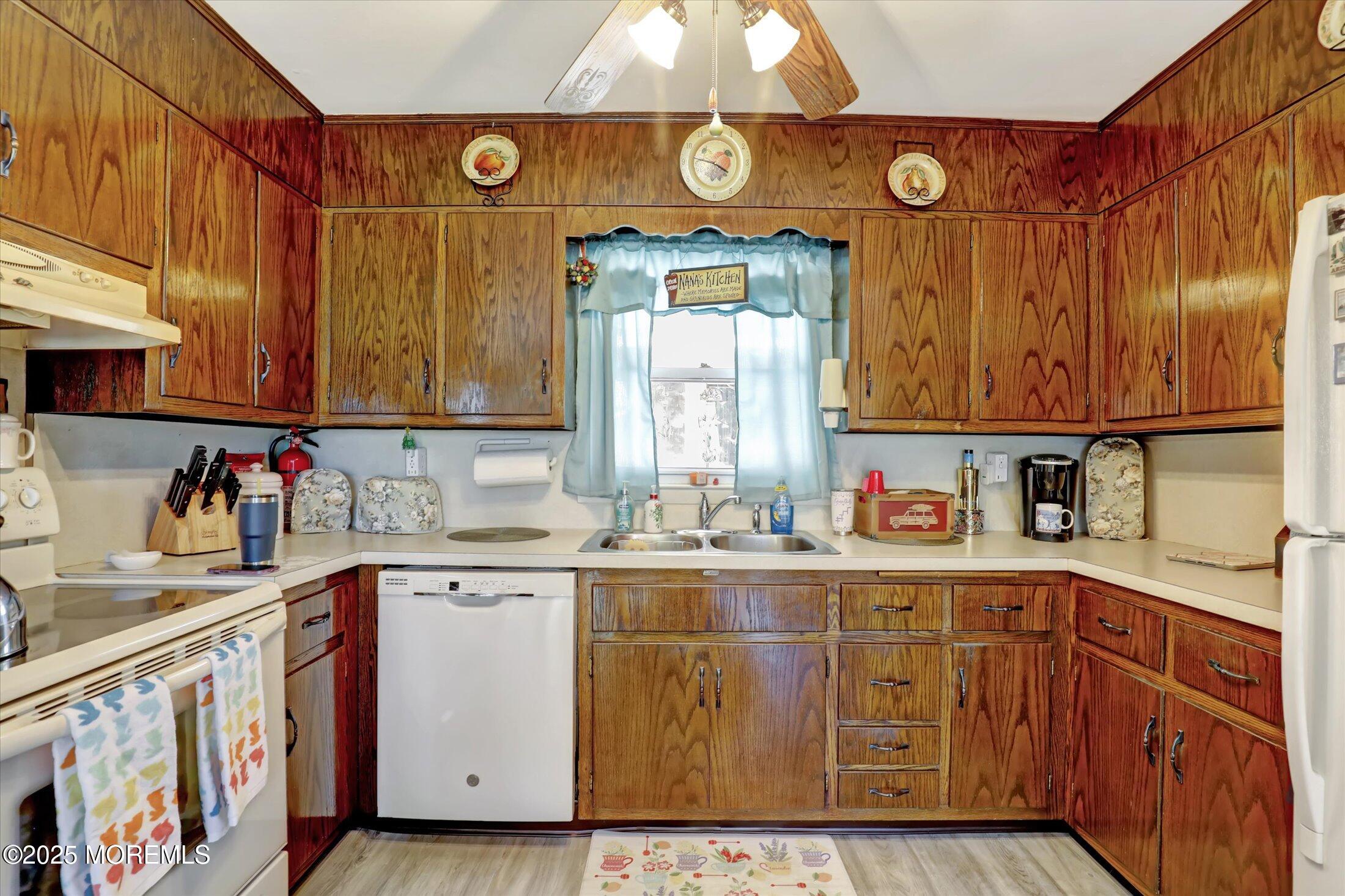 1 Peach Tree Road, Oakhurst, New Jersey image 20